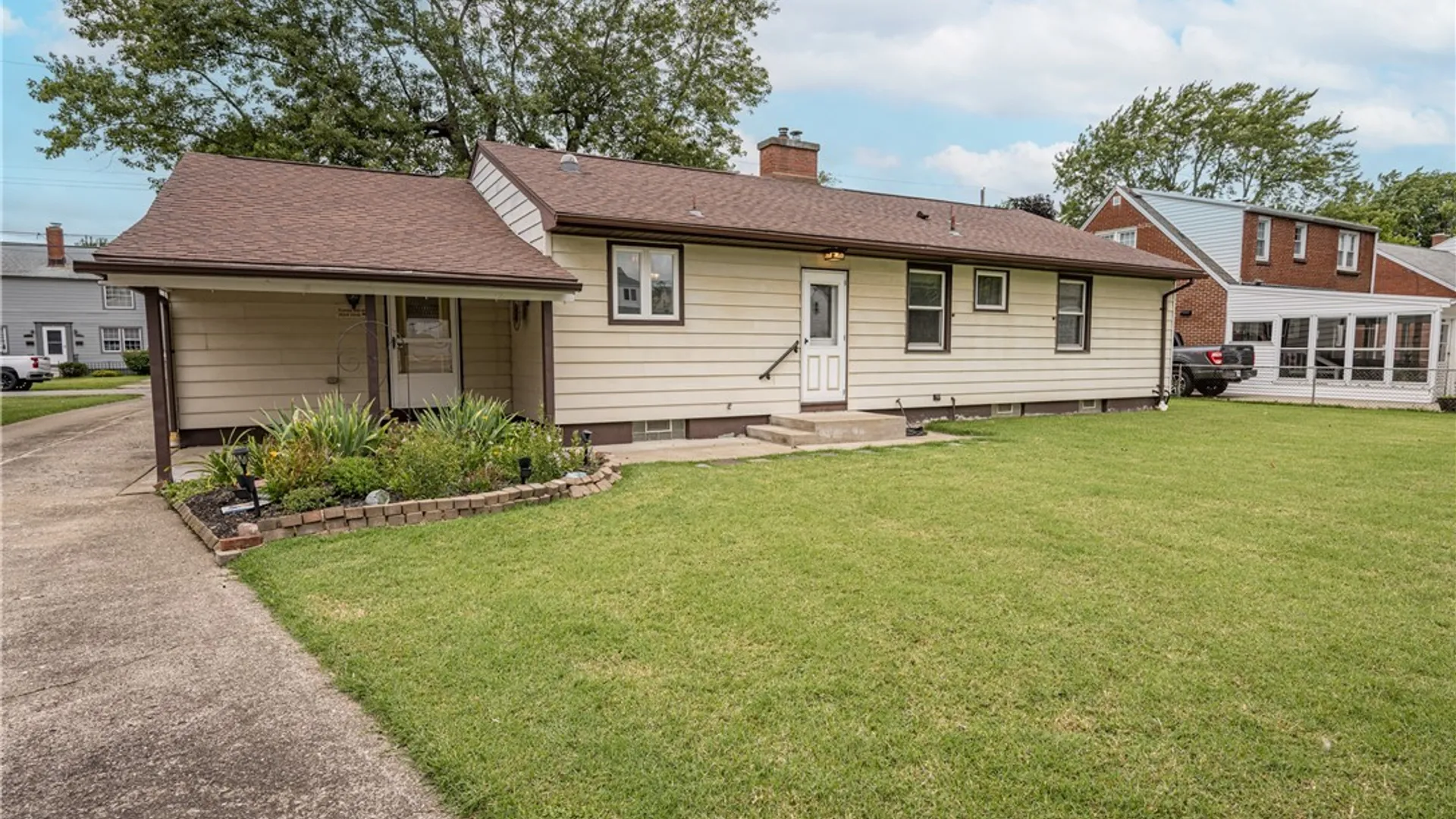 Property at 132 Brookside Drive, West Seneca, NY 14220 4