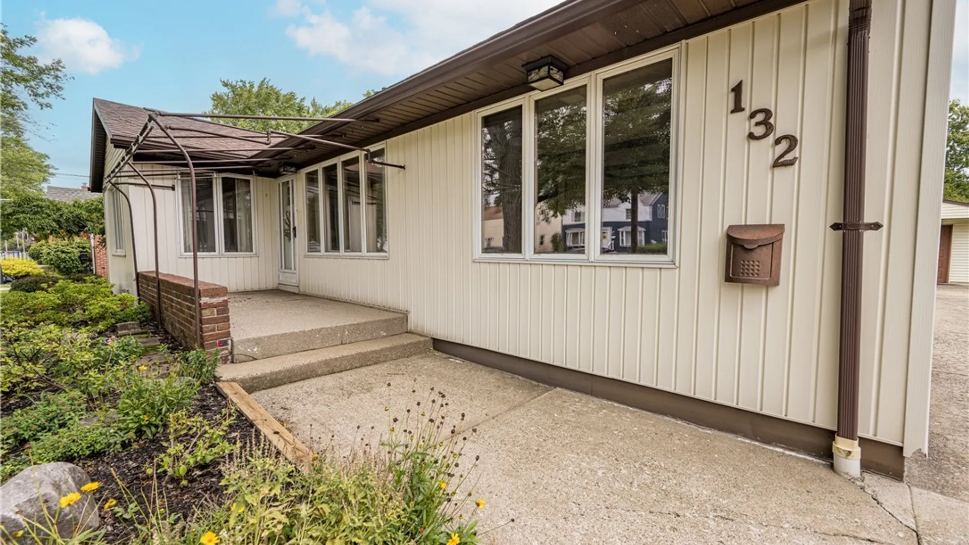 Property at 132 Brookside Drive, West Seneca, NY 14220 3