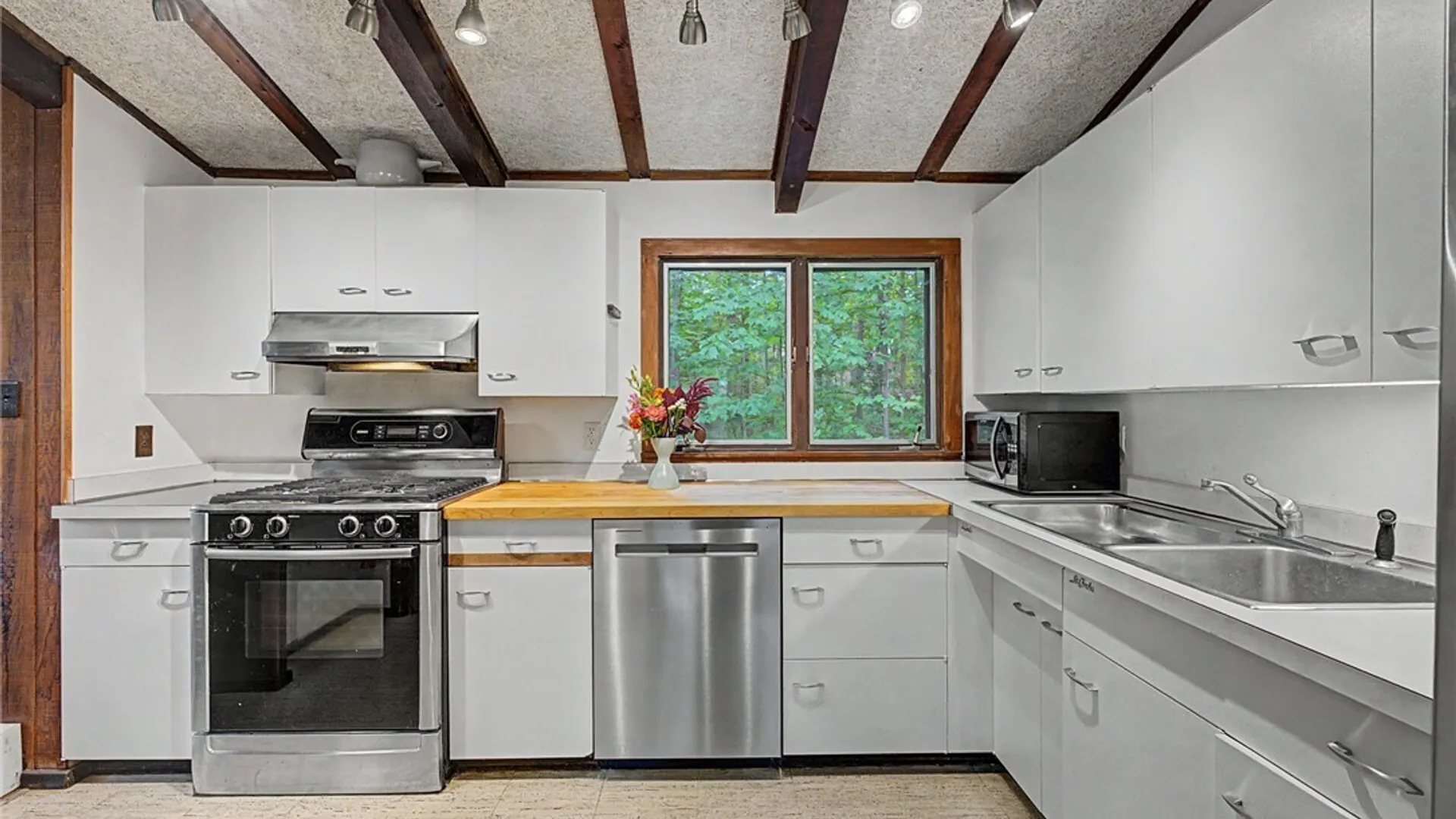 Property at 5486 Allen Drive, Boston, NY 14075 26