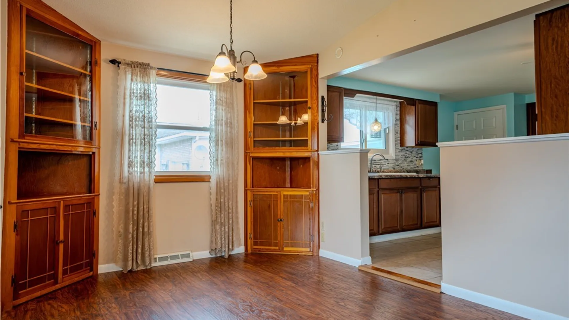 Property at 127 Madaline Lane, Cheektowaga, NY 14043 5