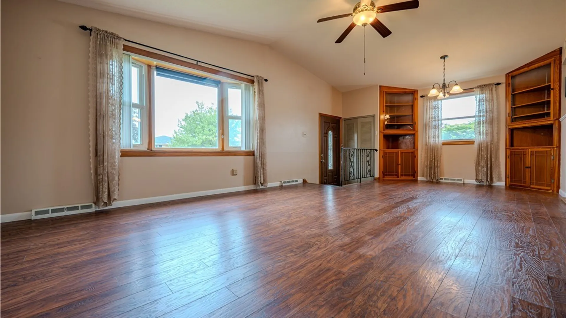 Property at 127 Madaline Lane, Cheektowaga, NY 14043 6