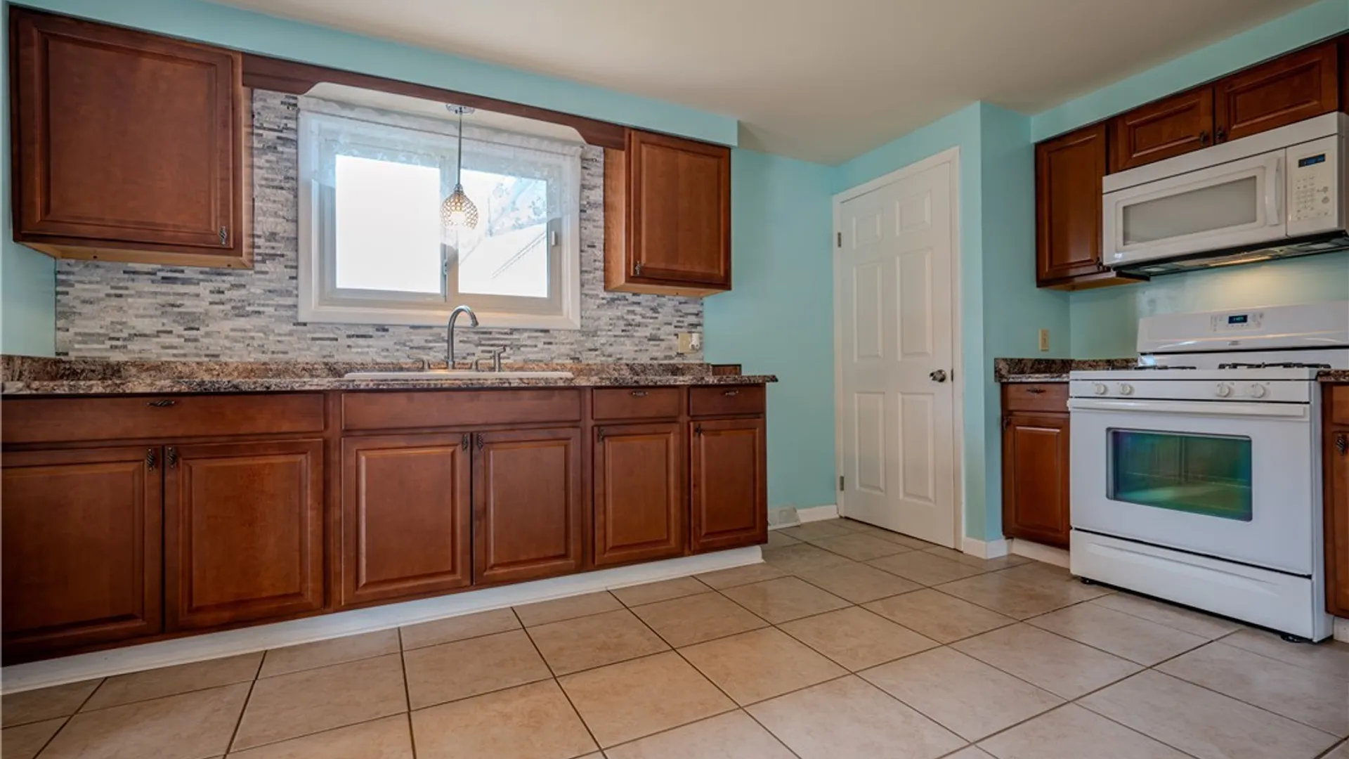 Property at 127 Madaline Lane, Cheektowaga, NY 14043 9