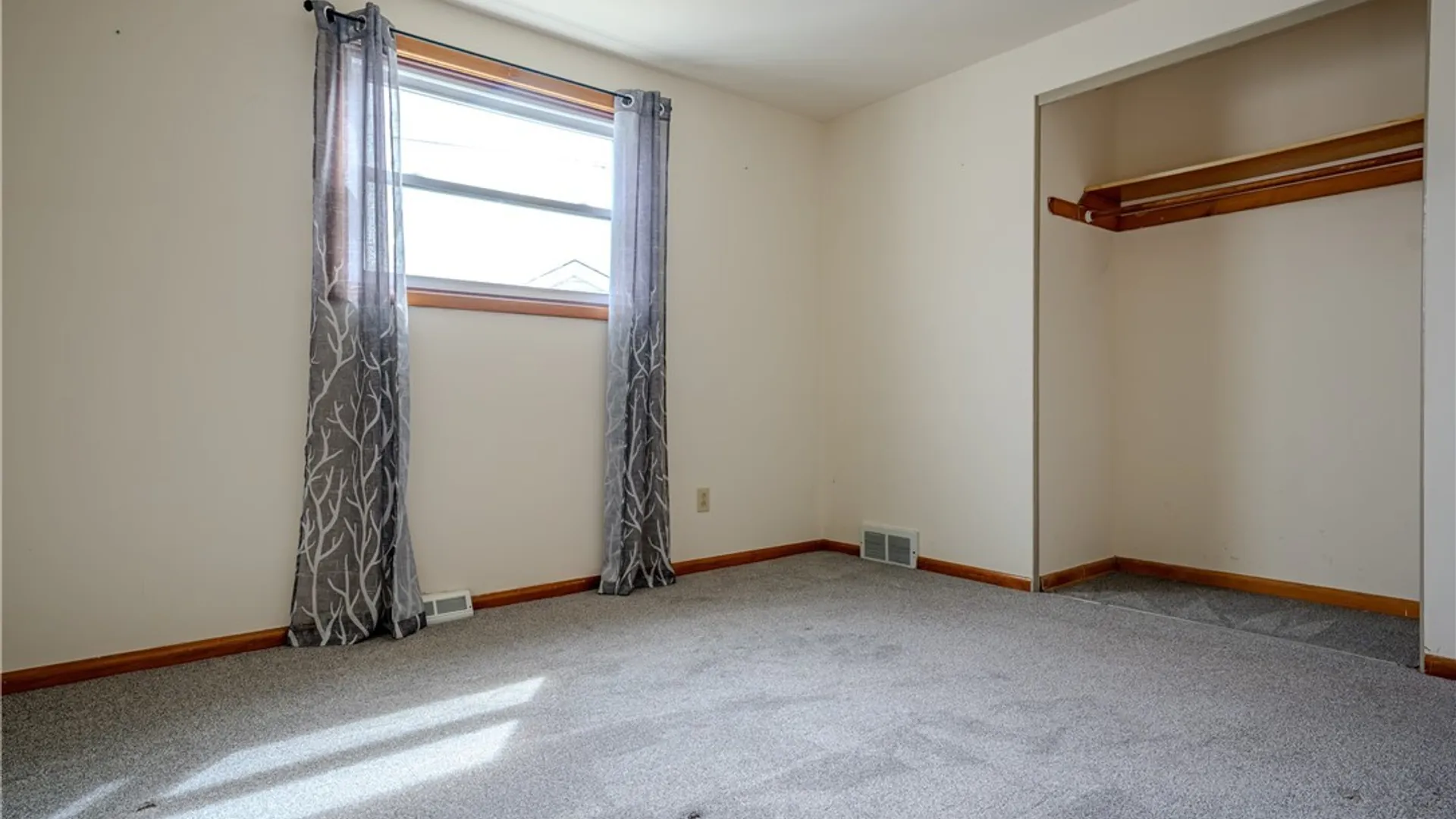 Property at 127 Madaline Lane, Cheektowaga, NY 14043 17
