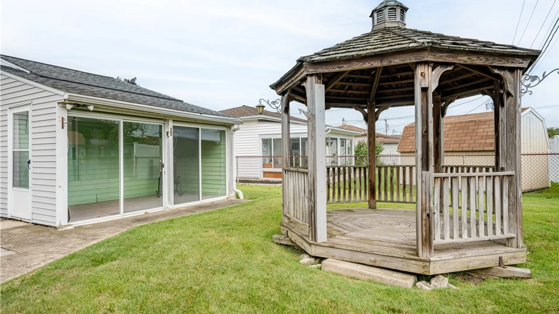 Property at 127 Madaline Lane, Cheektowaga, NY 14043 44