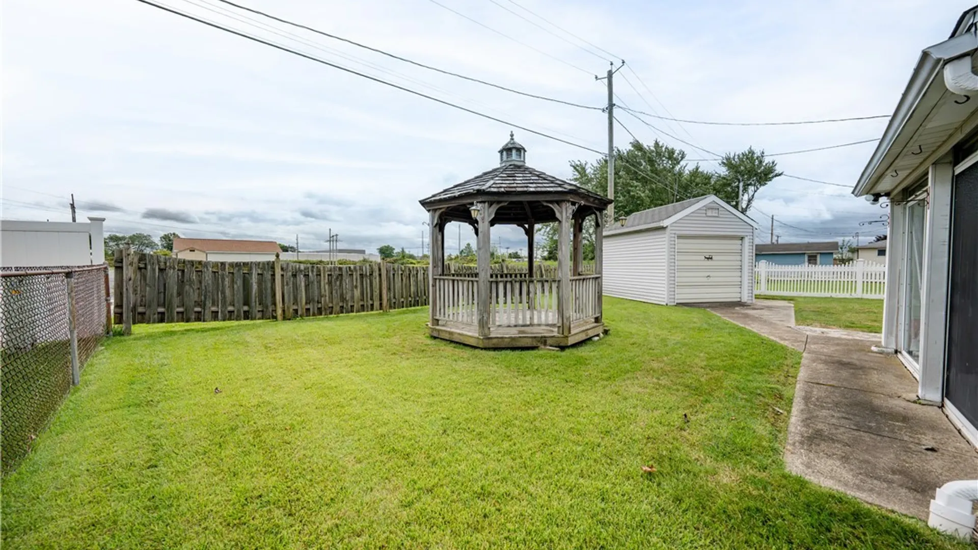 Property at 127 Madaline Lane, Cheektowaga, NY 14043 46