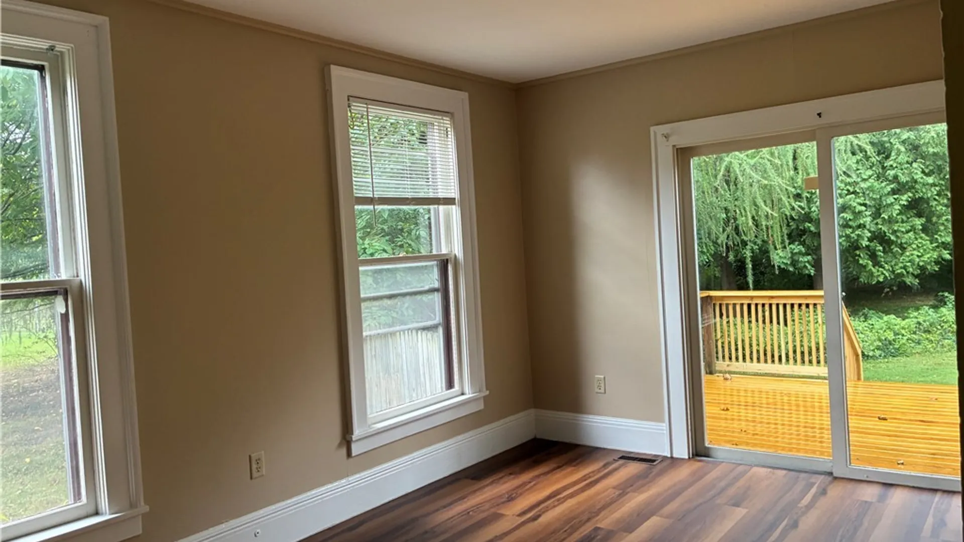 Property at 960 Salt Springs Road, Syracuse, NY 13224 16