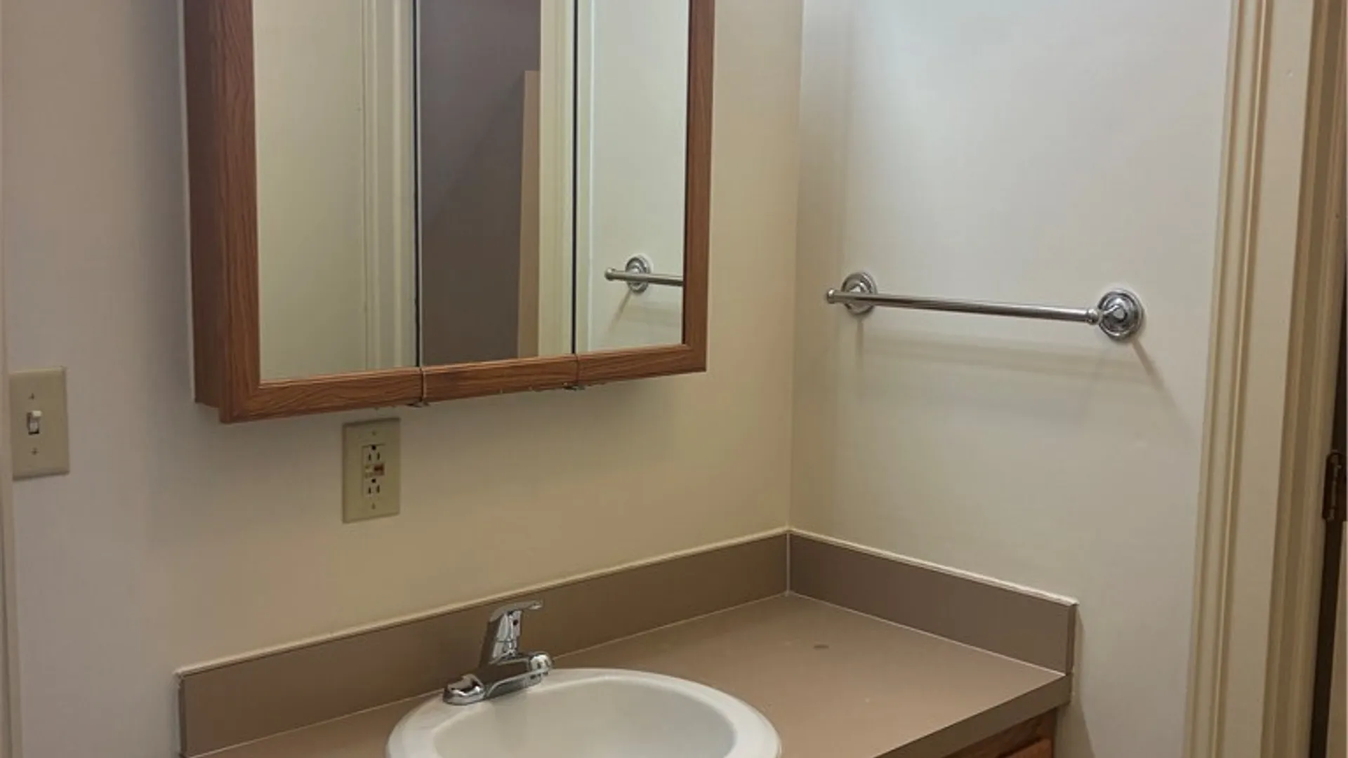 Property at 960 Salt Springs Road, Syracuse, NY 13224 21