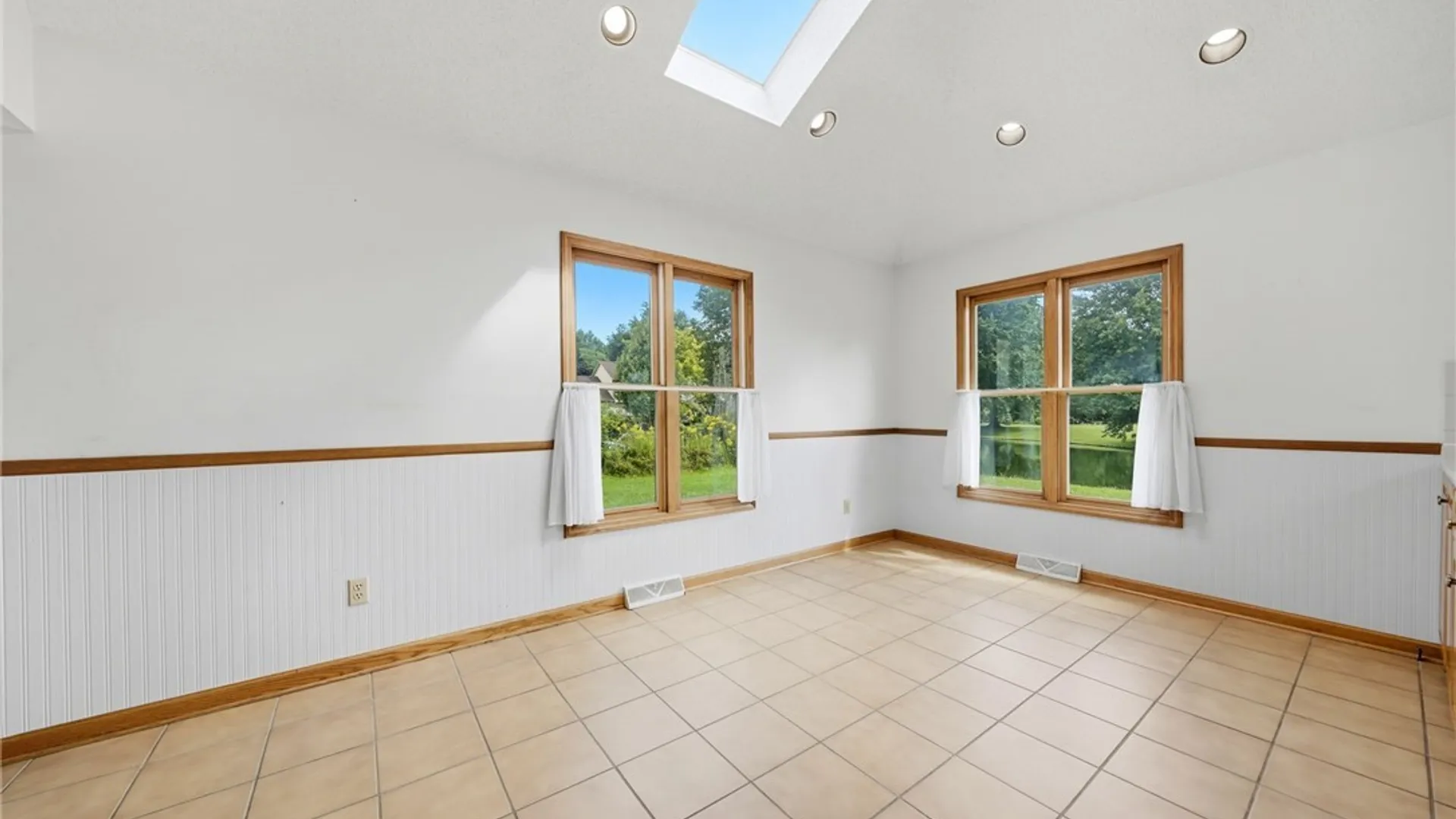 Property at 83 Southwedge Drive, Amherst, NY 14068 14