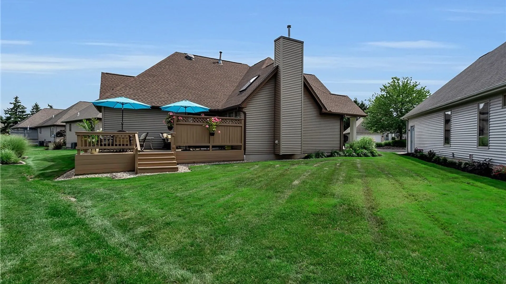 Property at 15 Heathrow Court, Clarence, NY 14221 4