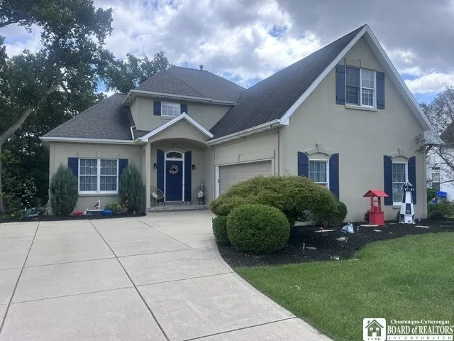 Property at 31 Covent Garden Lane, Amherst, NY 14221