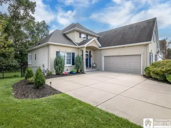 Property at 31 Covent Garden Lane, Amherst, NY 14221