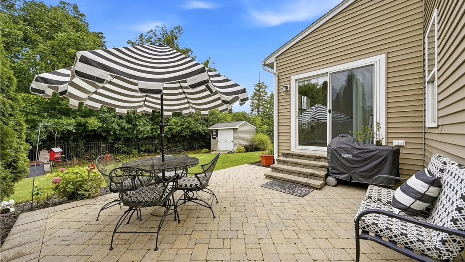 Property at 6104 Woodford Drive, Hamburg, NY 14085 4