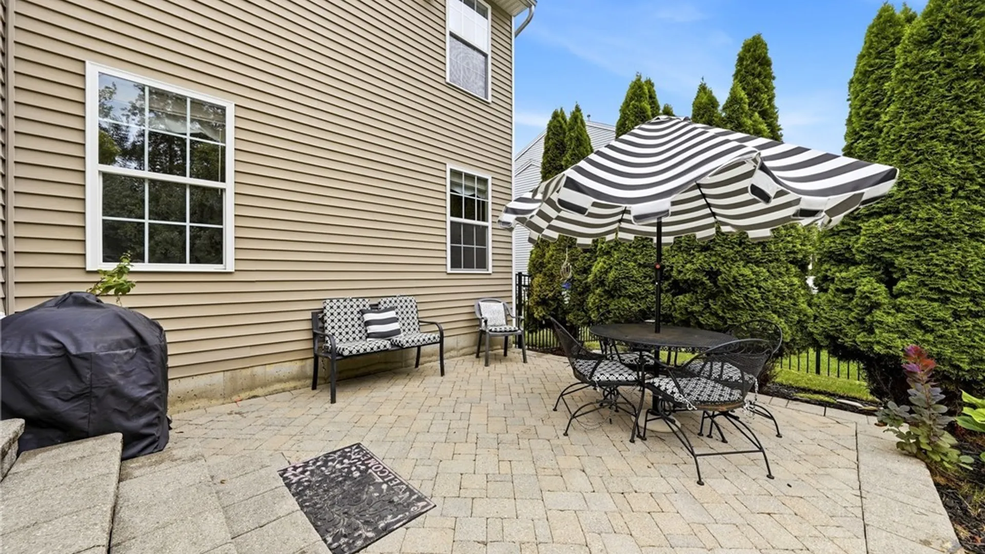 Property at 6104 Woodford Drive, Hamburg, NY 14085 5
