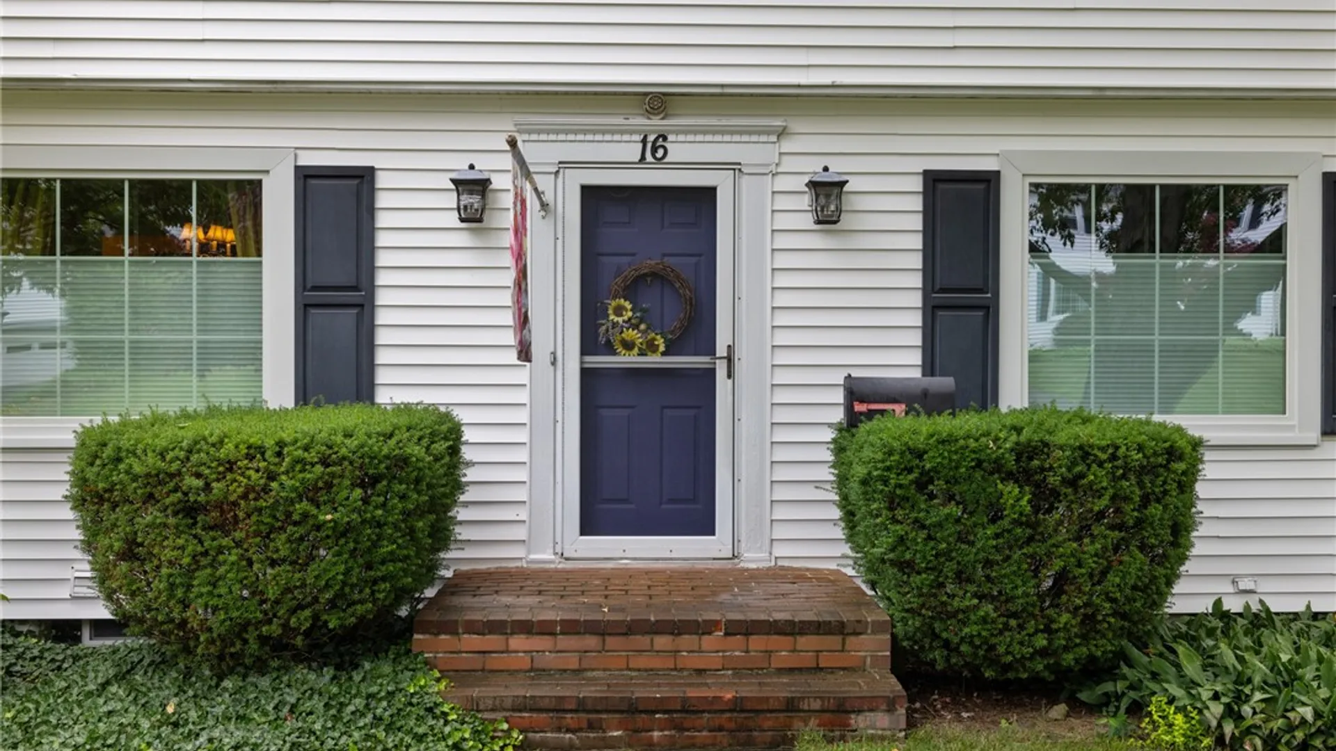Property at 16 Oakcrest Drive, Irondequoit, NY 14617 4