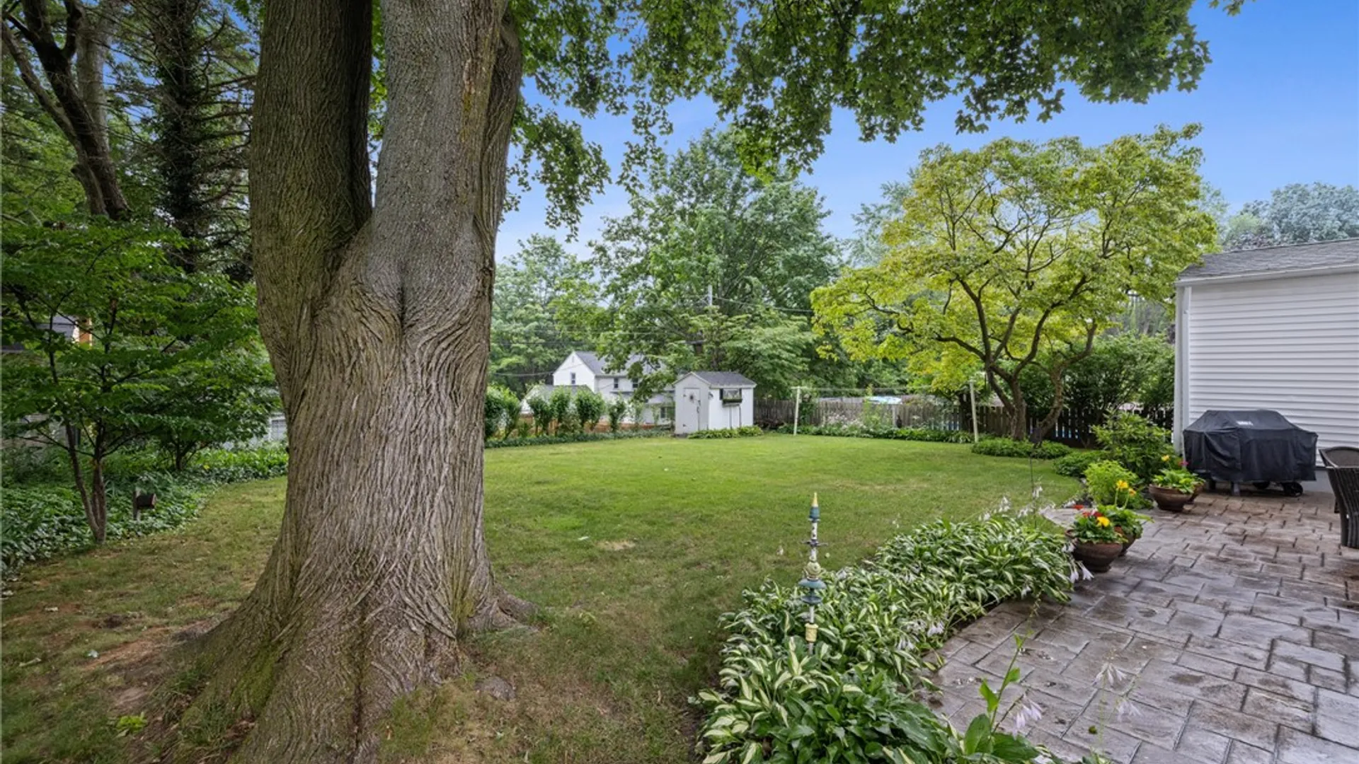 Property at 16 Oakcrest Drive, Irondequoit, NY 14617 38