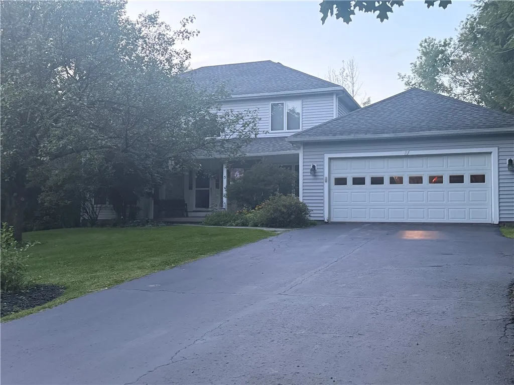 Property at 5 Owls Rst, Mendon, NY 14472
