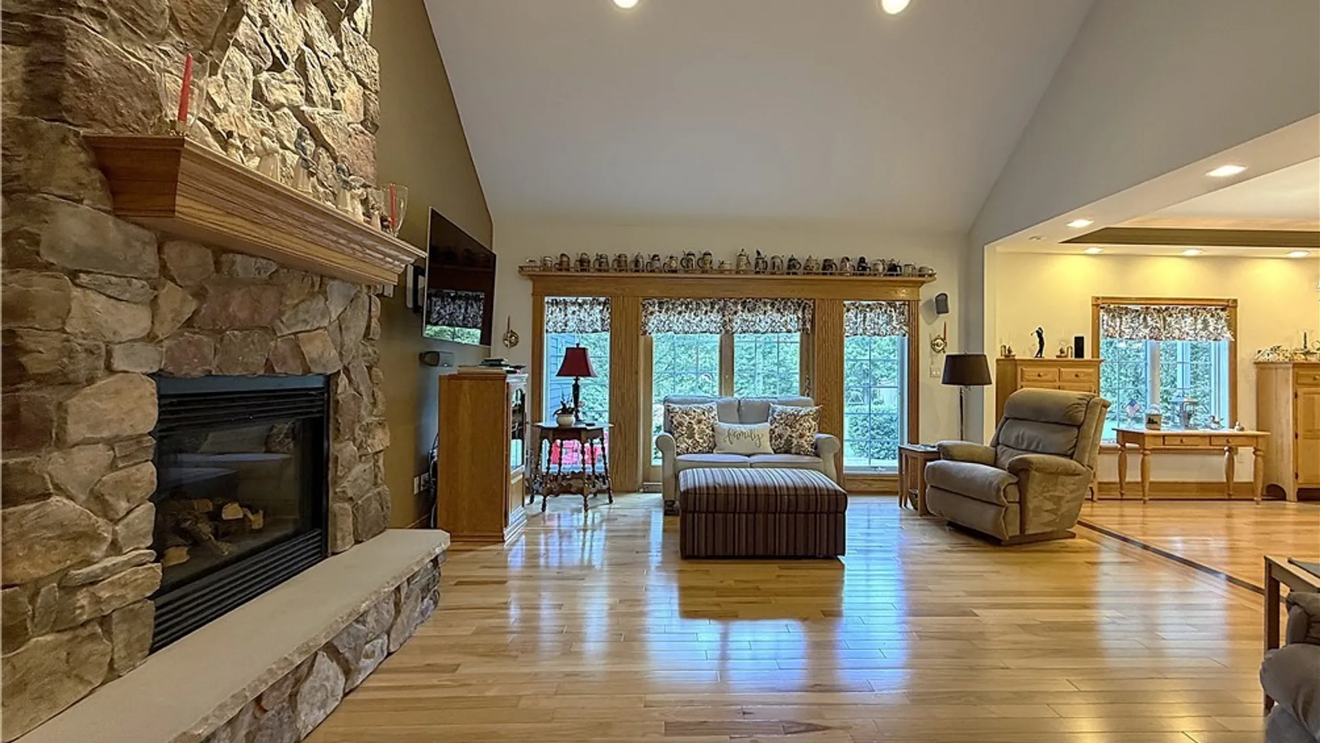 Property at 10580 Tillman Road, Clarence, NY 14031 7