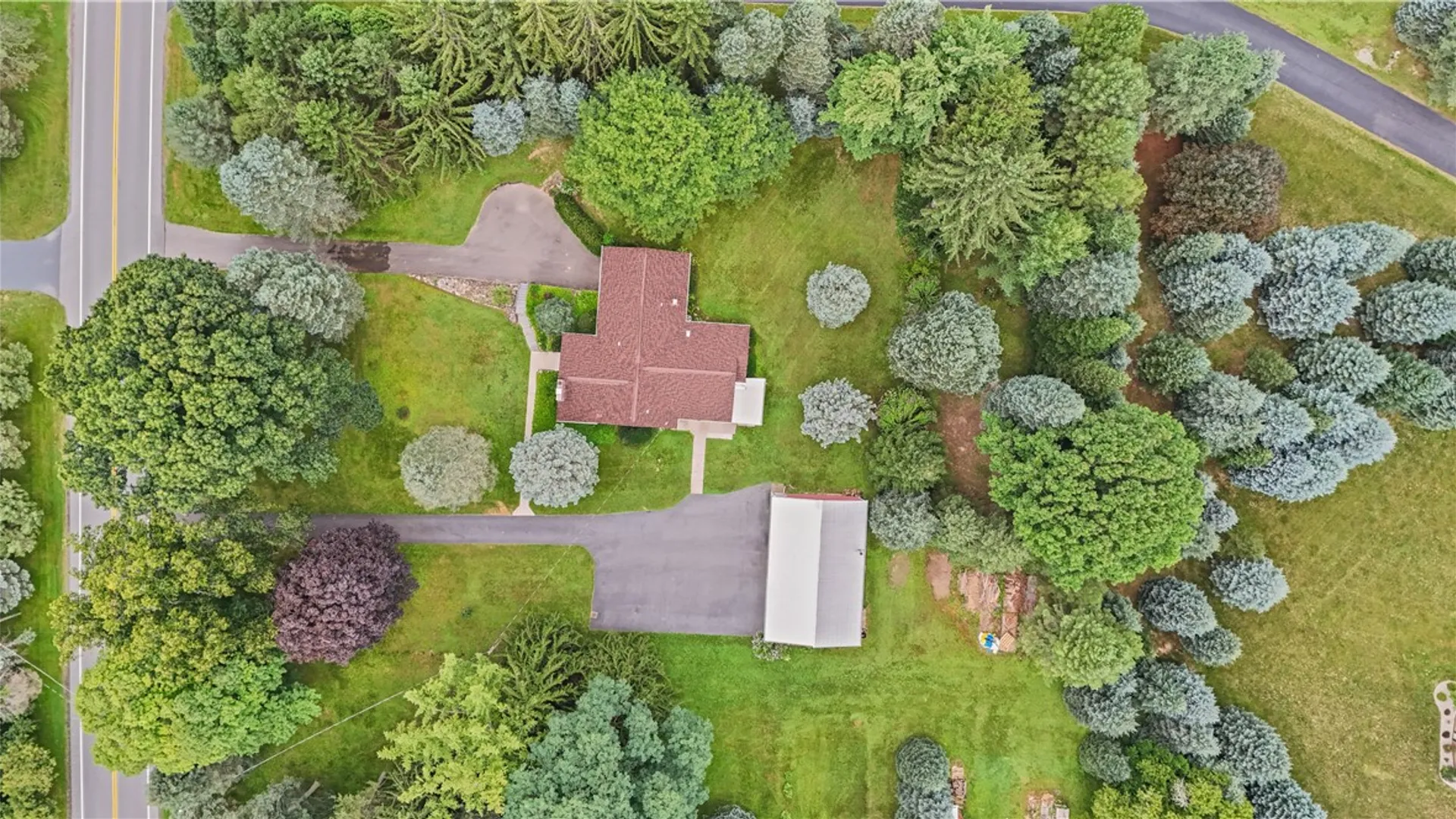 Property at 7112 Valentown Rd, Victor, NY 14564 4