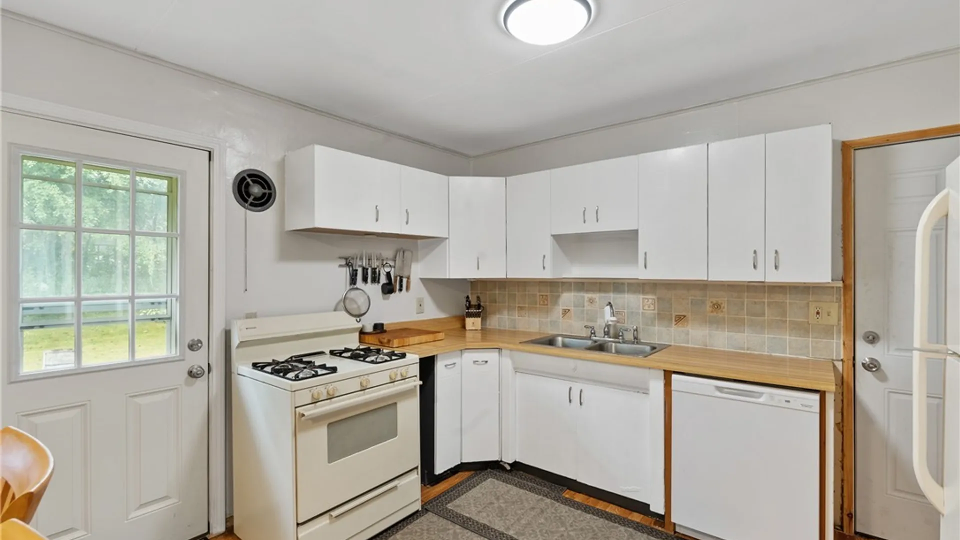 Property at 46 Wexford Road, DeWitt, NY 13214 9