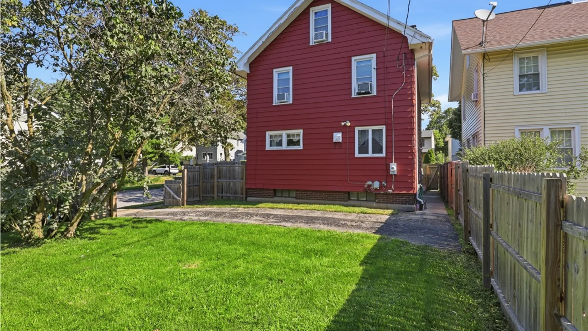 Property at 625 Cedarwood, Rochester, NY 14609 28