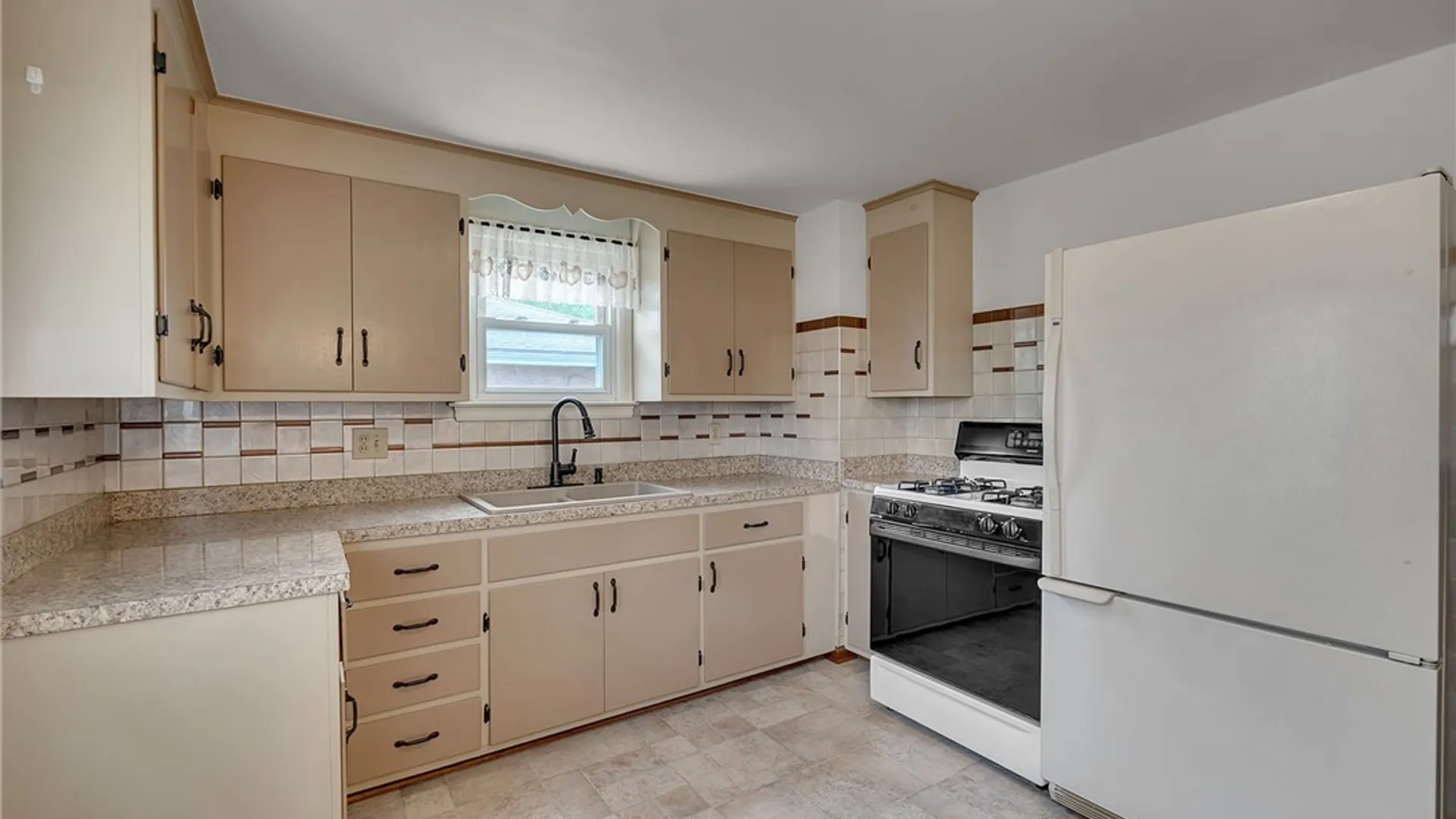 Property at 13 Colby Street, Cheektowaga, NY 14206 6