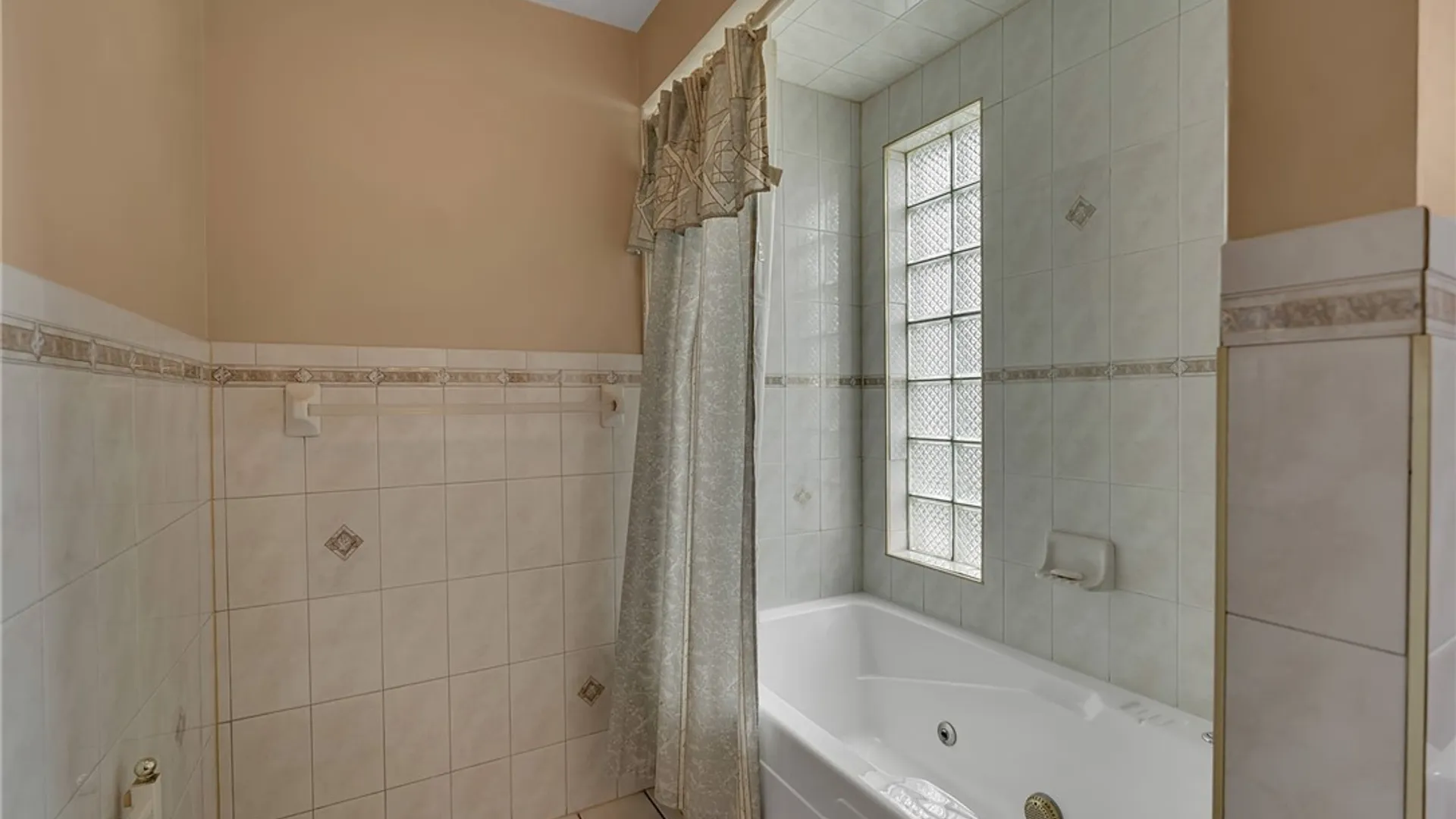 Property at 13 Colby Street, Cheektowaga, NY 14206 13