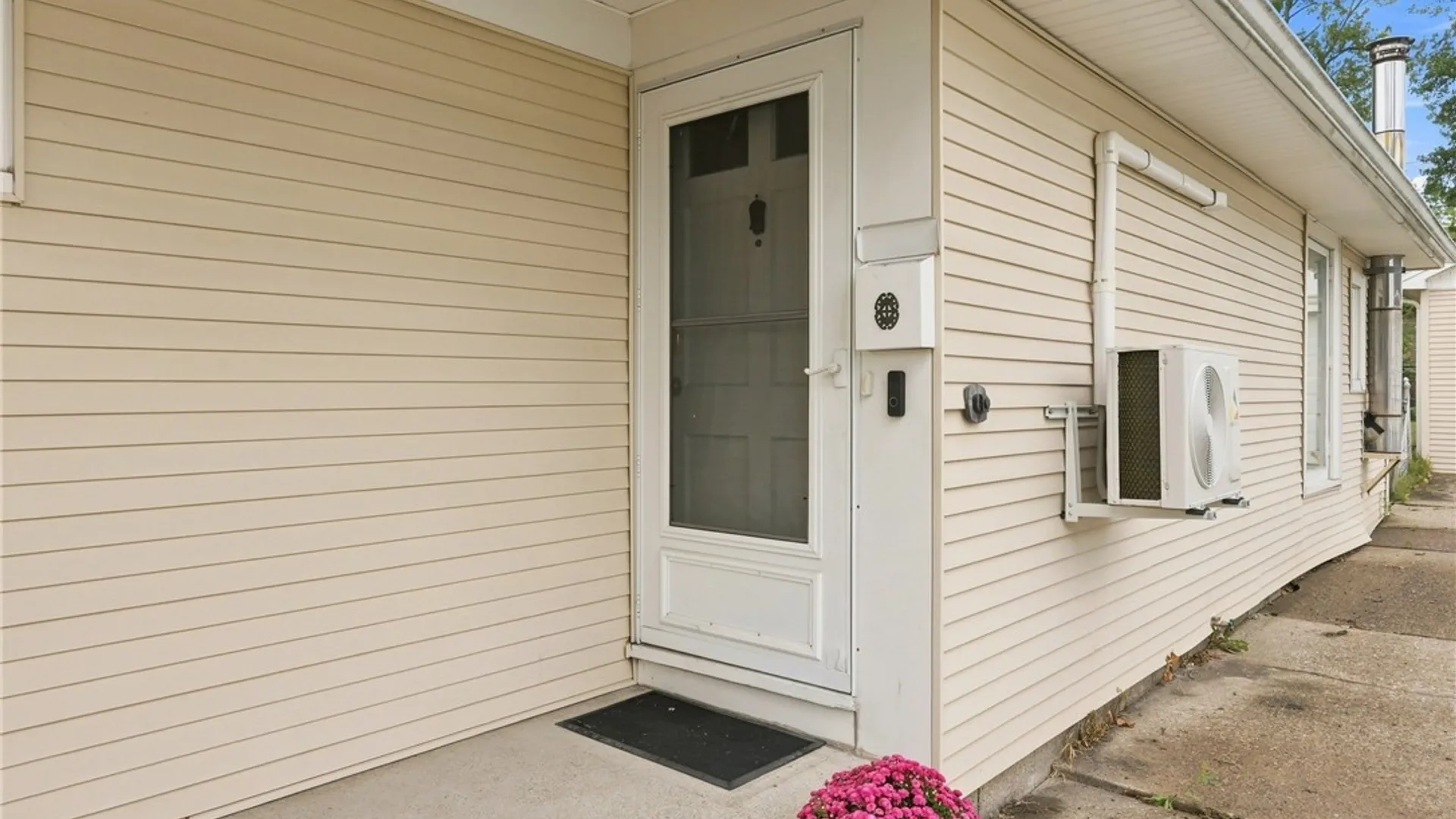 Property at 614 Montrose Avenue, Tonawanda, NY 14223 3