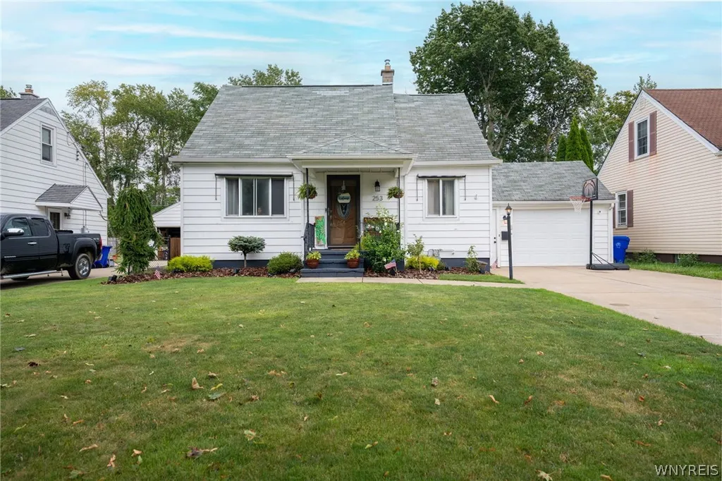 Property at 253 Kirkwood Drive, West Seneca, NY 14224