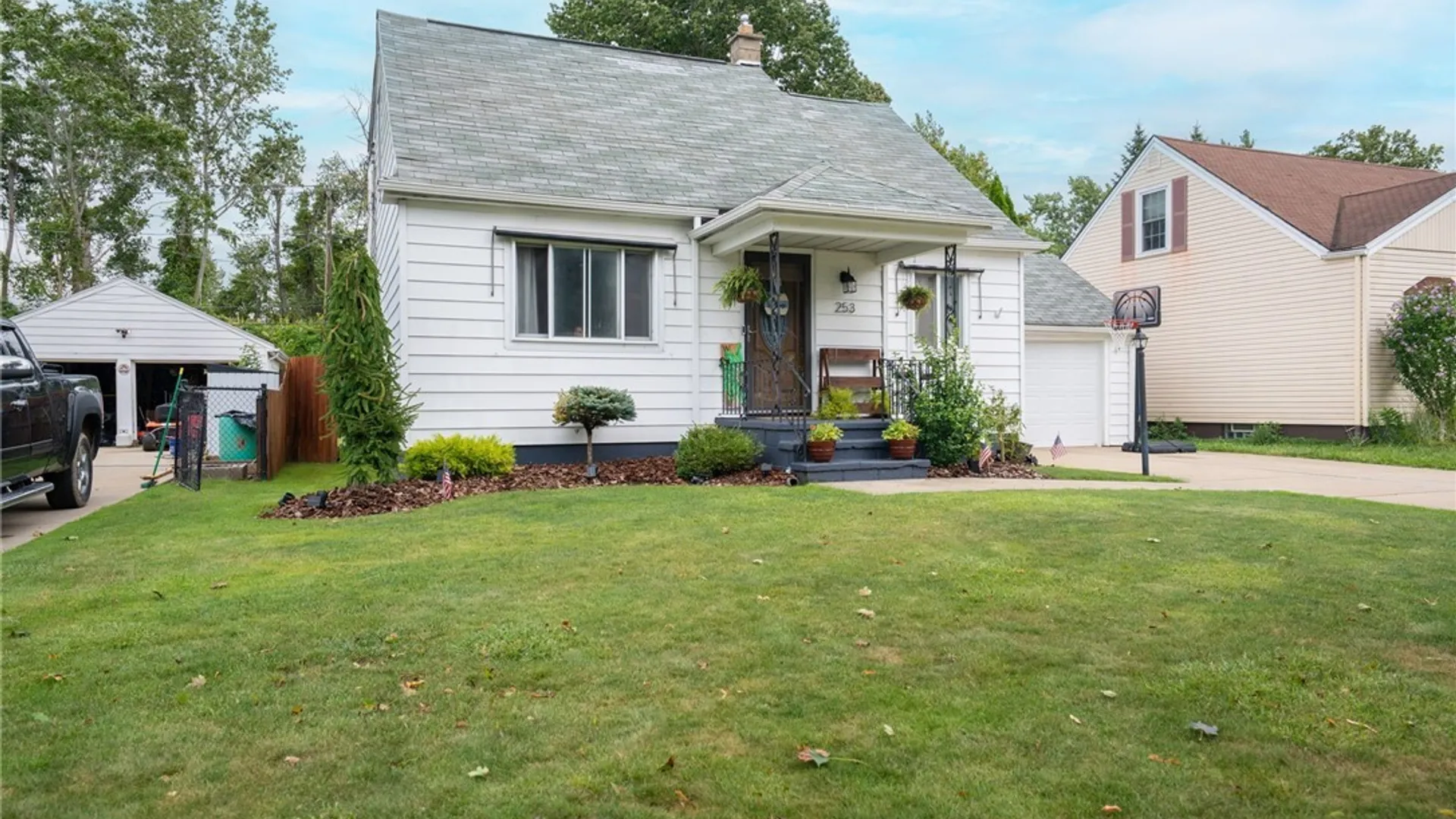 Property at 253 Kirkwood Drive, West Seneca, NY 14224 3