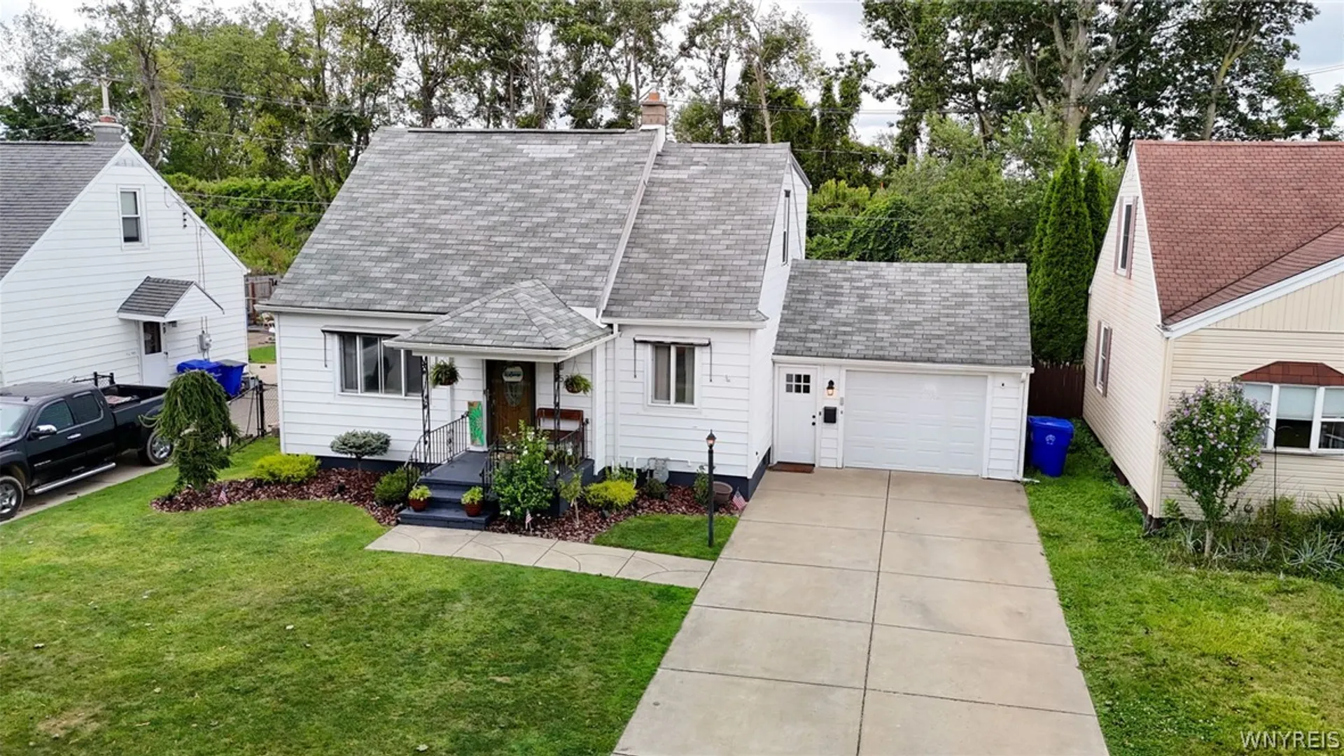 Property at 253 Kirkwood Drive, West Seneca, NY 14224 4