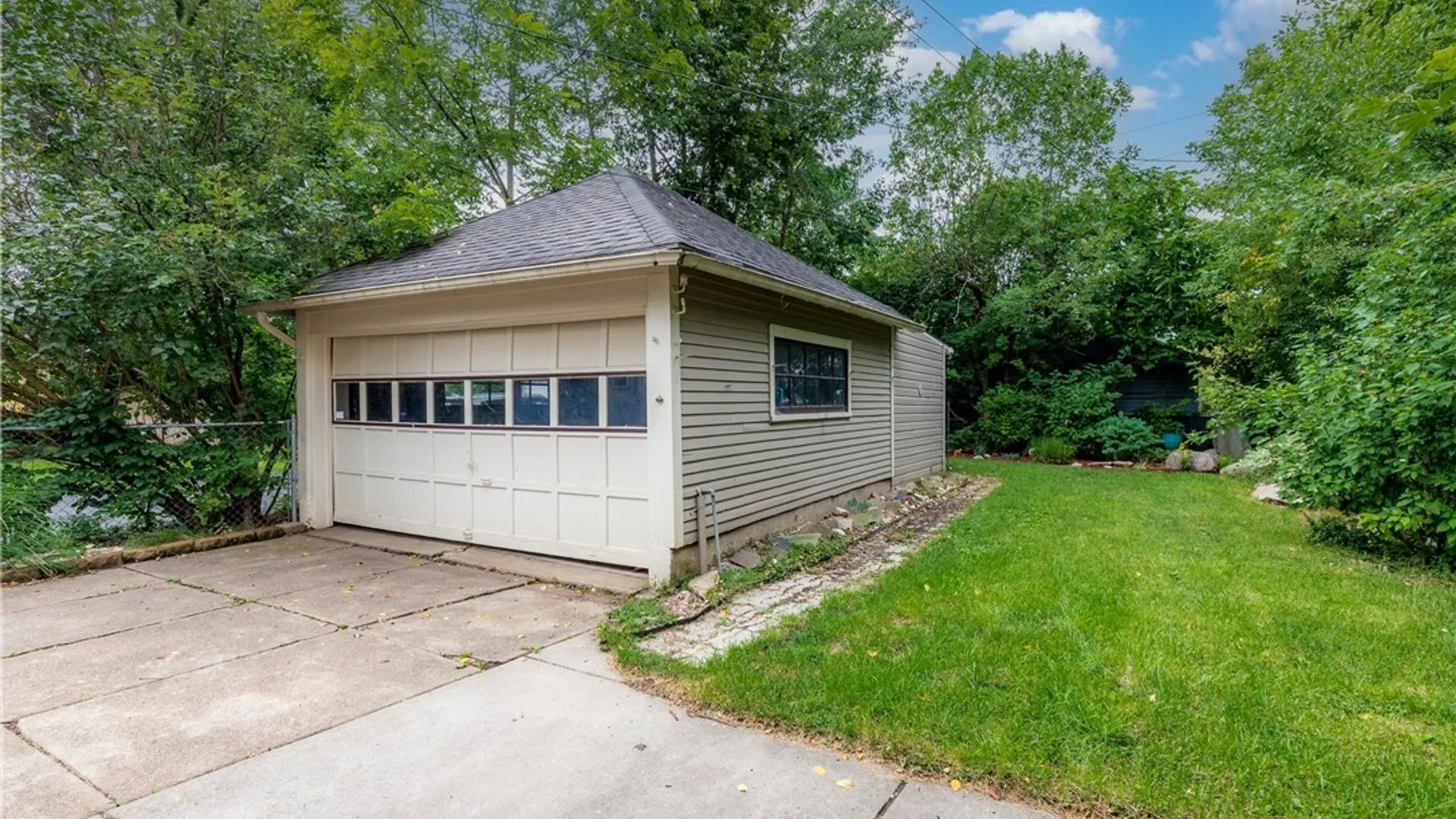 Property at 472 Woodward Avenue, Buffalo, NY 14214 45