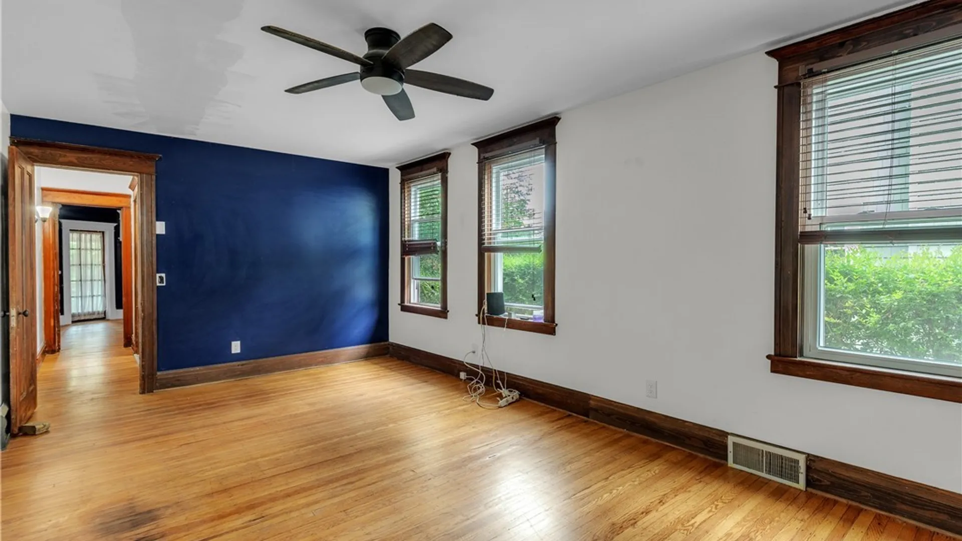Property at 472 Woodward Avenue, Buffalo, NY 14214 15