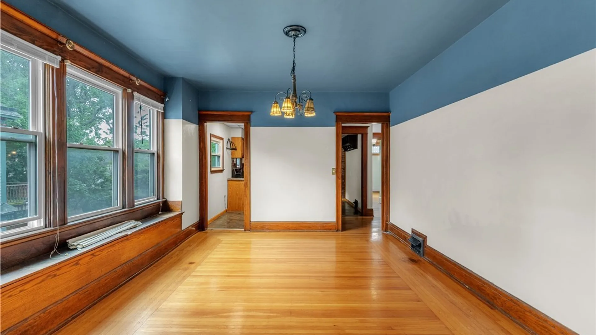 Property at 472 Woodward Avenue, Buffalo, NY 14214 29