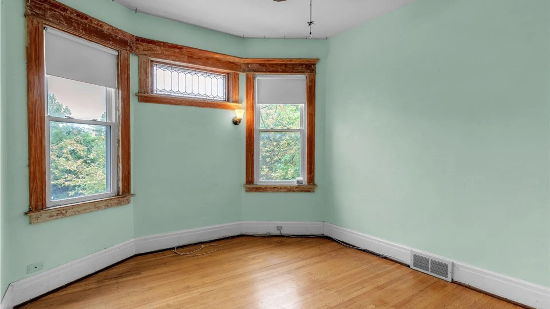 Property at 472 Woodward Avenue, Buffalo, NY 14214 34