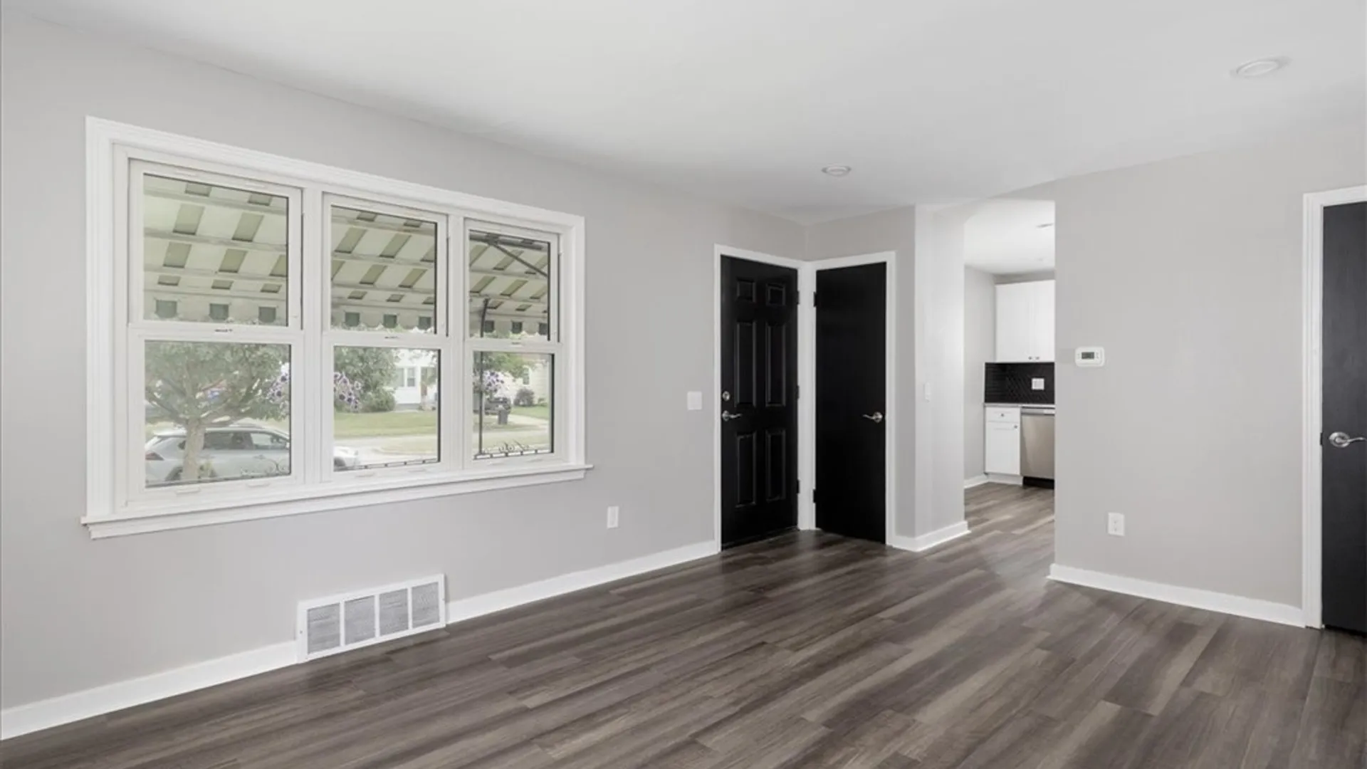 Property at 382 Windermere Boulevard, Amherst, NY 14226 5