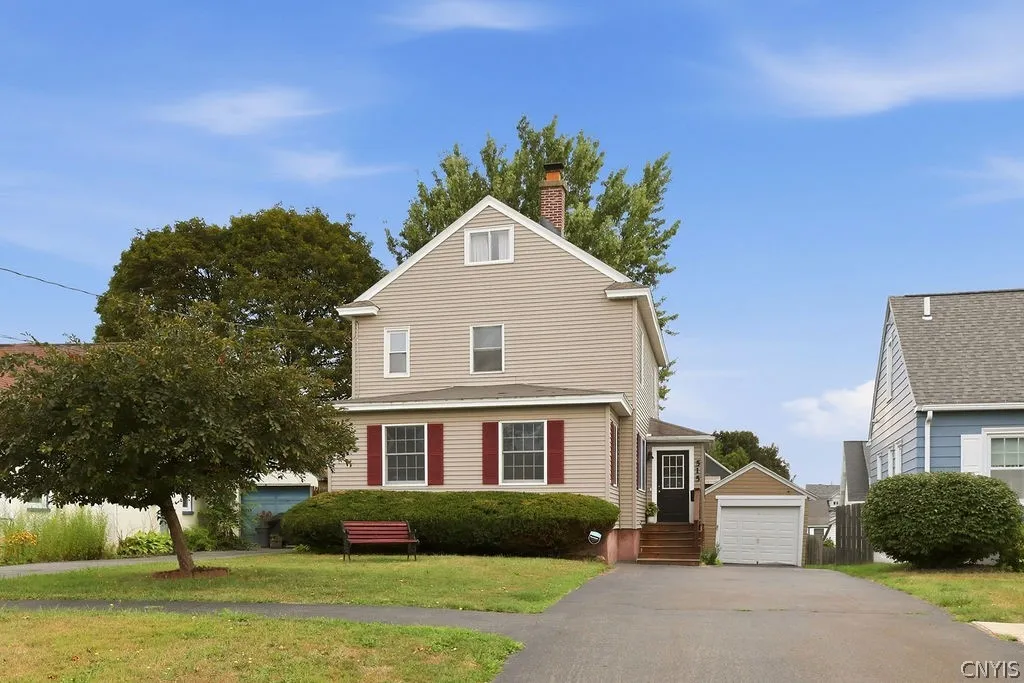 Property at 515 Roxford Road, Salina, NY 13208