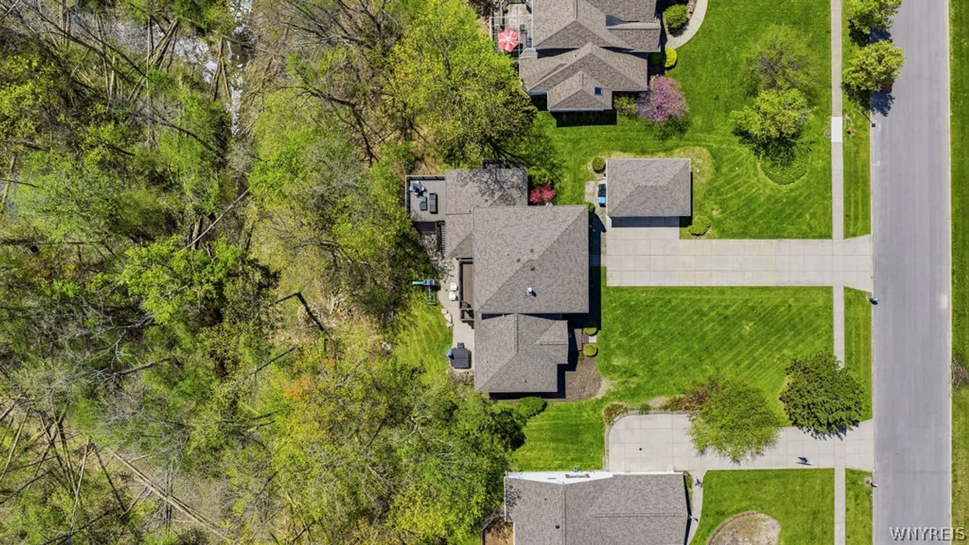 Property at 207 Forest Creek Lane, Grand Island, NY 14072 45