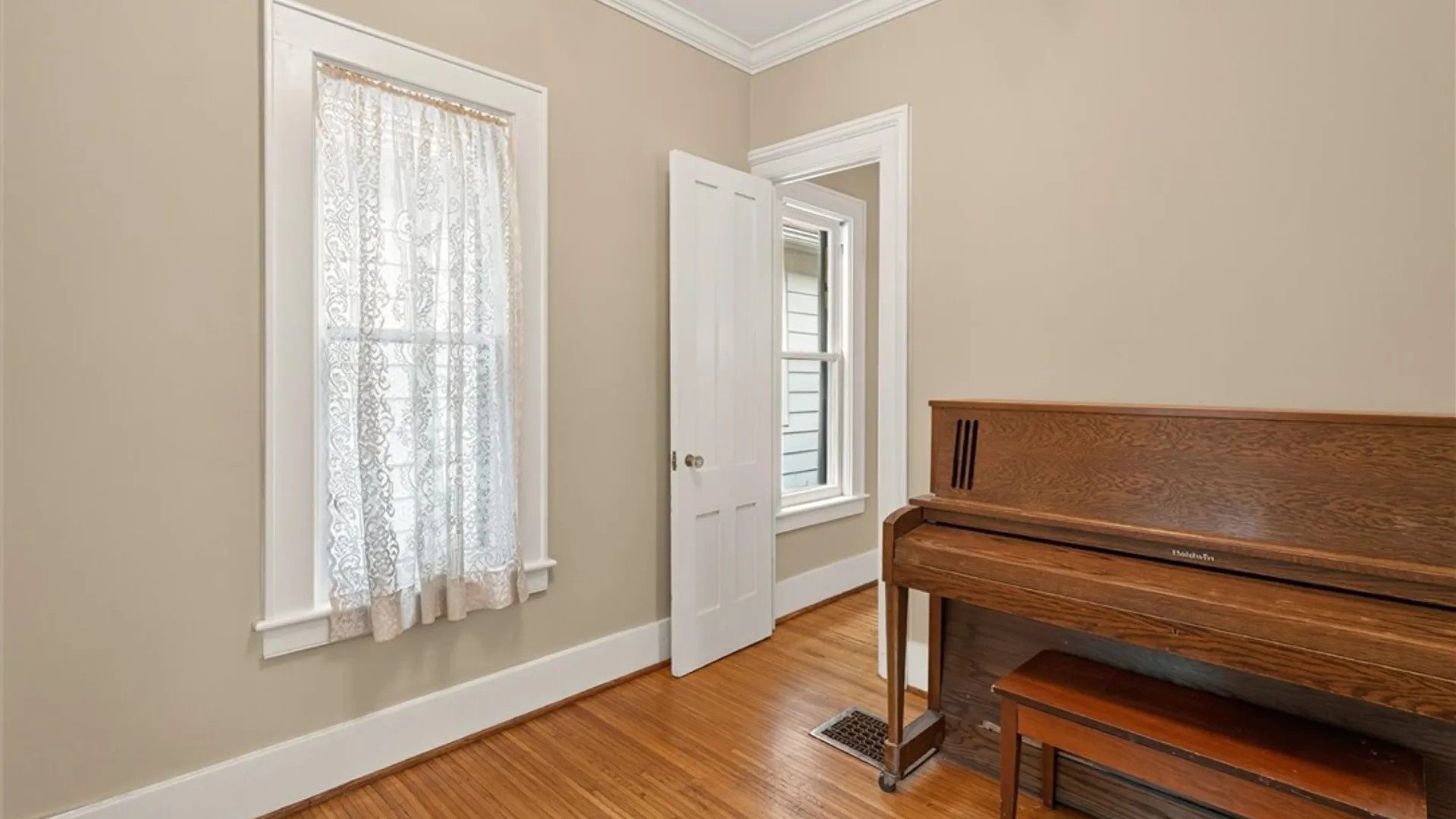 Property at 123 Oakland Street, Rochester, NY 14620 9
