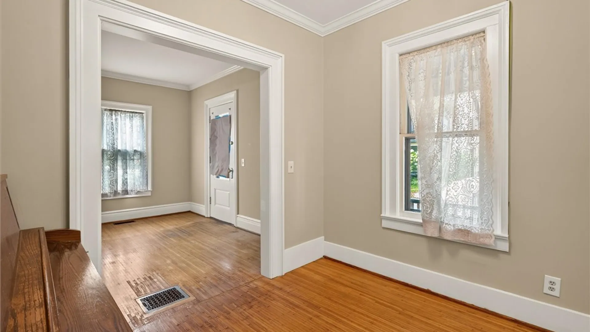 Property at 123 Oakland Street, Rochester, NY 14620 11
