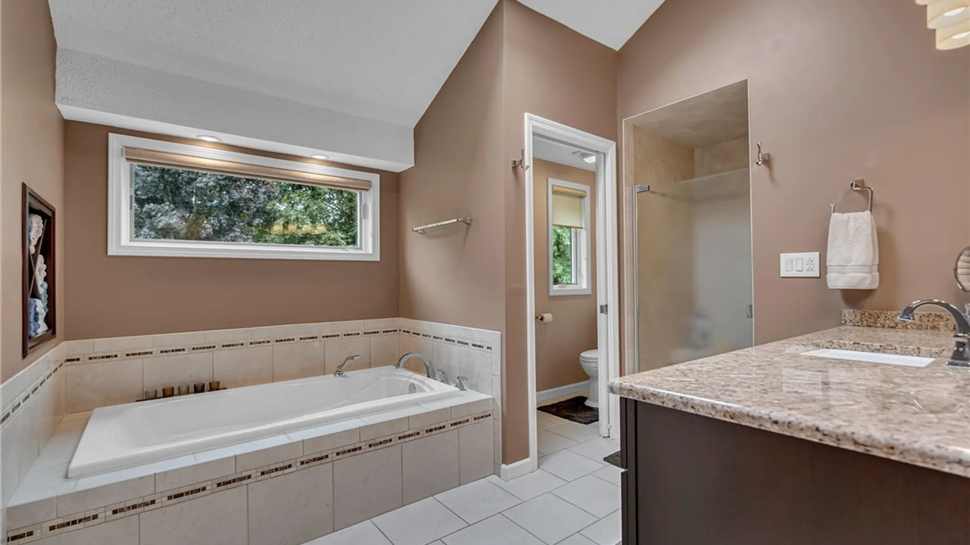 Property at 11 Homewood Court, Amherst, NY 14221 38