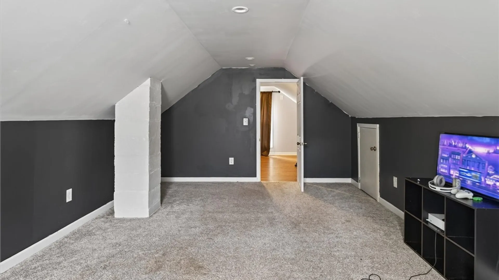 Property at 66 Ashwood Drive, Rochester, NY 14609 27