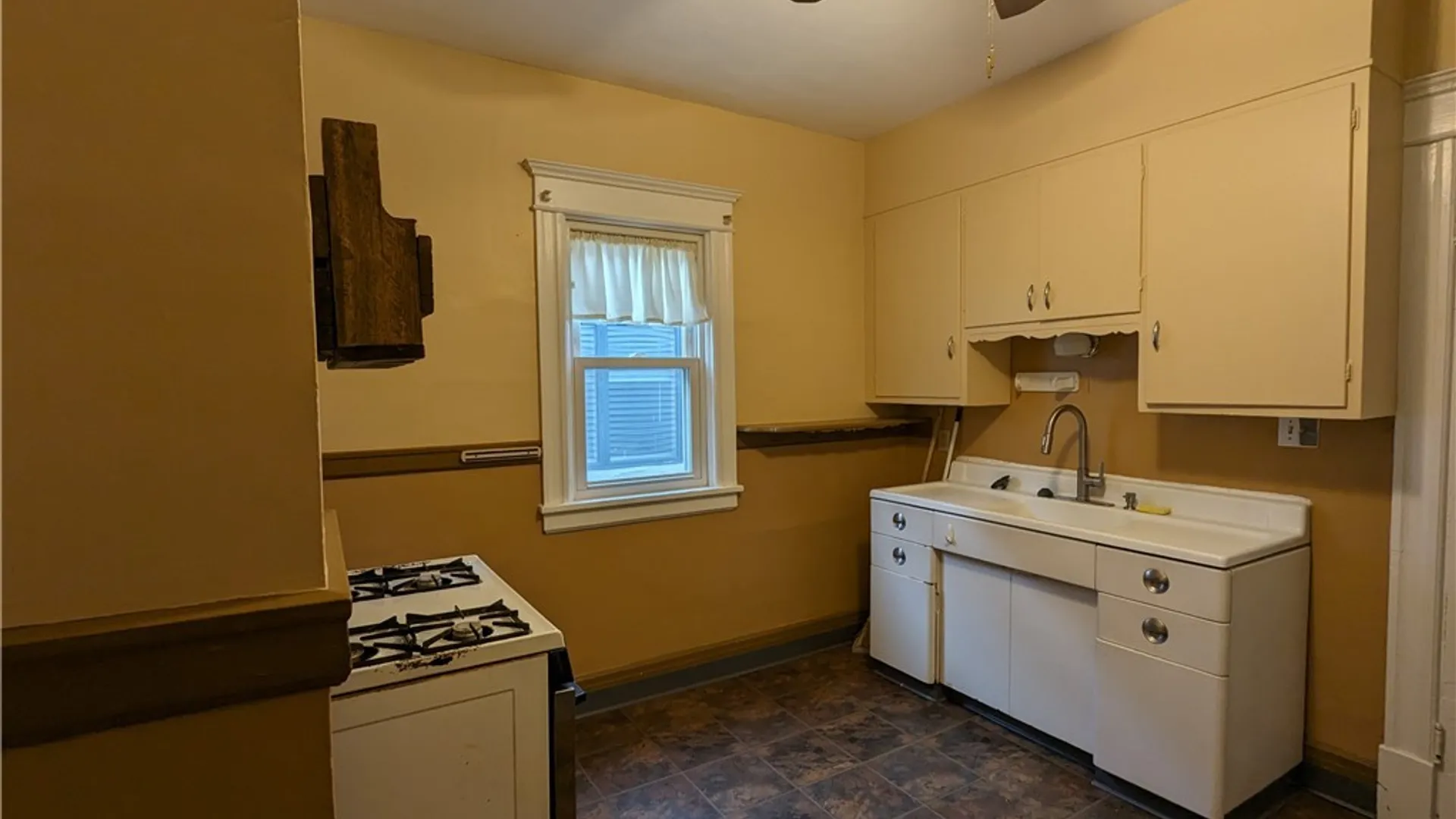 Property at 37 Manchester Place, Buffalo, NY 14213 13