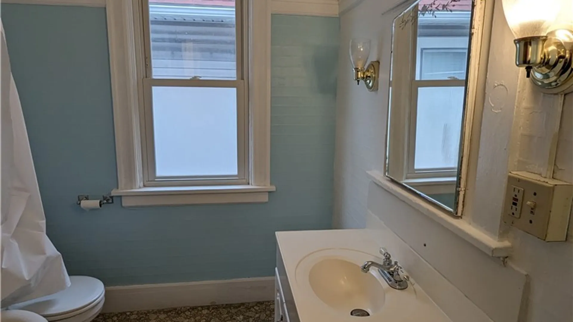 Property at 37 Manchester Place, Buffalo, NY 14213 15