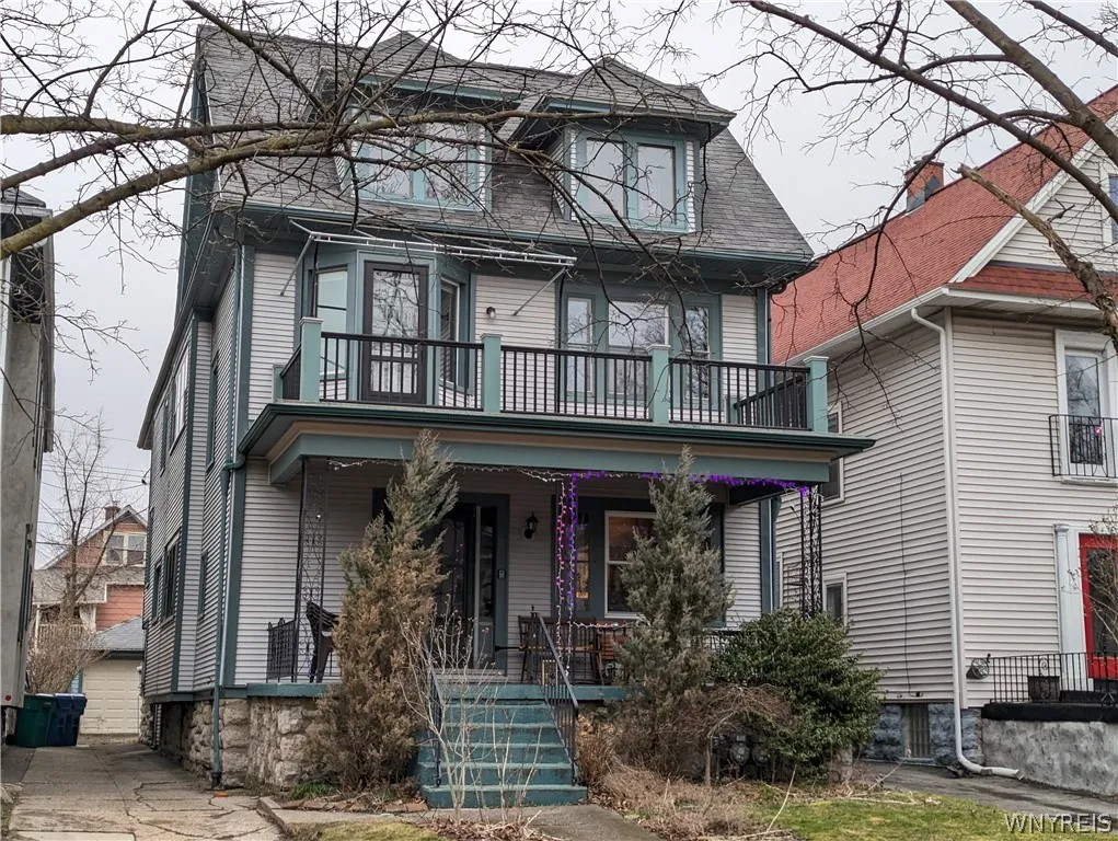 Property at 37 Manchester Place, Buffalo, NY 14213