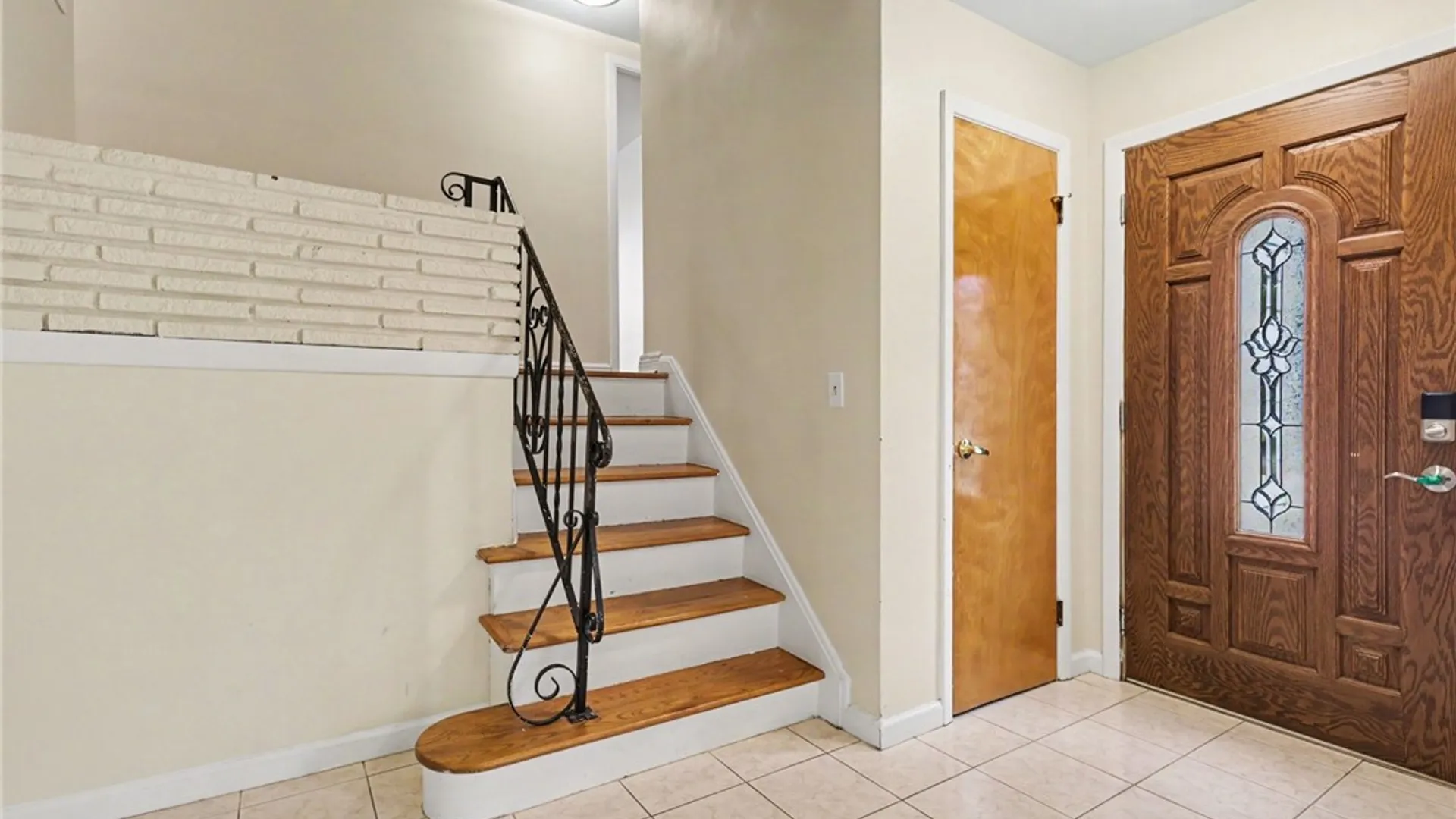 Property at 115 Dunrovin Ln, Brighton, NY 14618 6