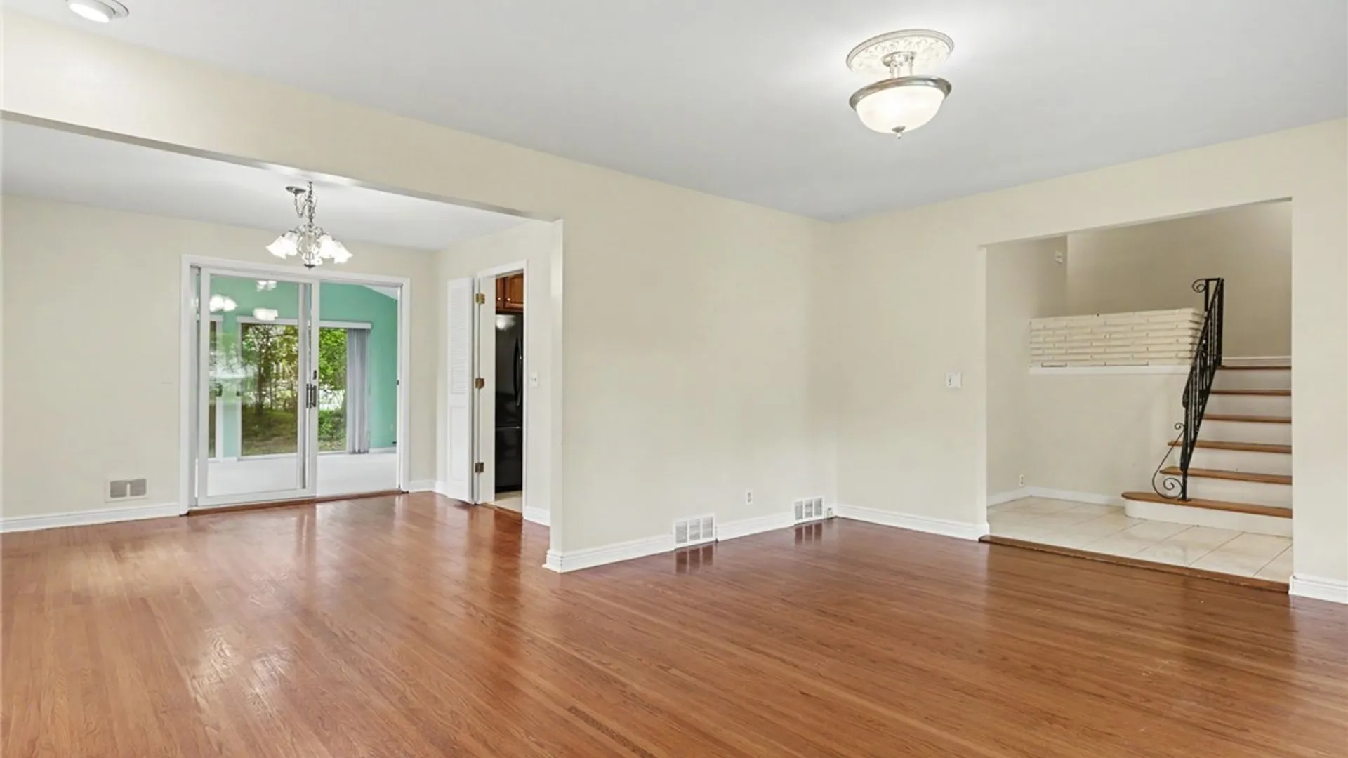 Property at 115 Dunrovin Ln, Brighton, NY 14618 9