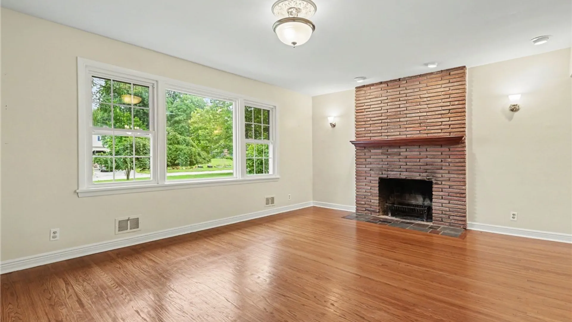 Property at 115 Dunrovin Ln, Brighton, NY 14618 7