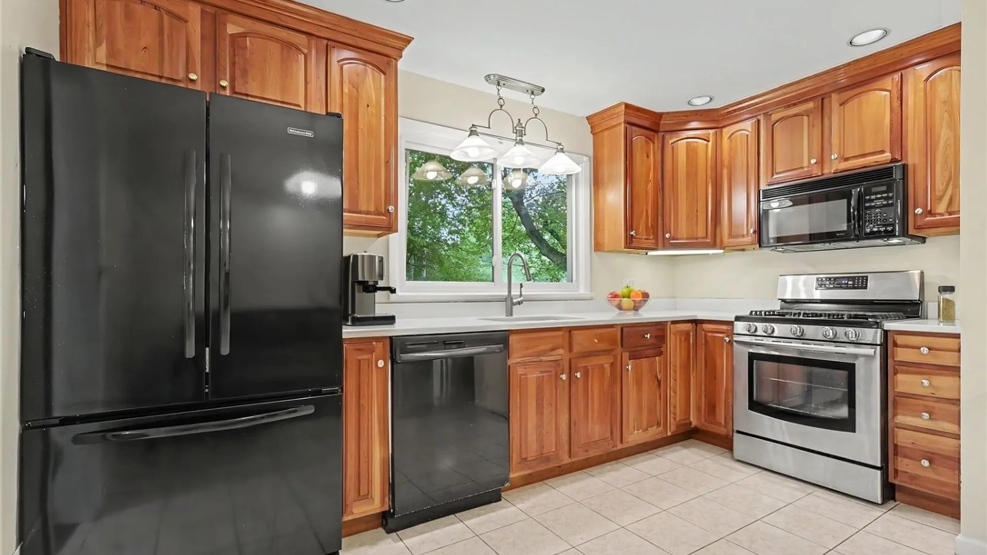 Property at 115 Dunrovin Ln, Brighton, NY 14618 15