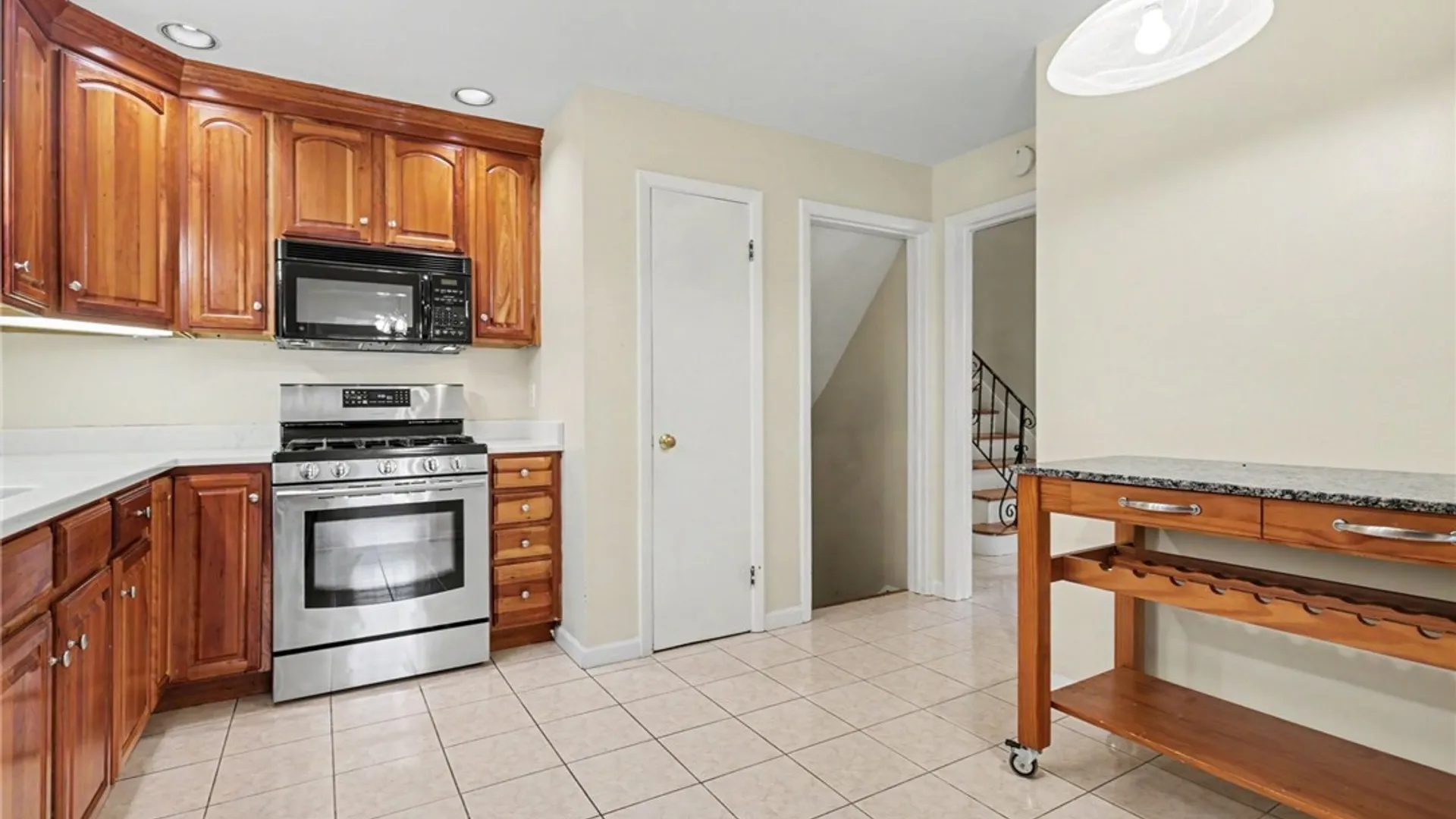 Property at 115 Dunrovin Ln, Brighton, NY 14618 16