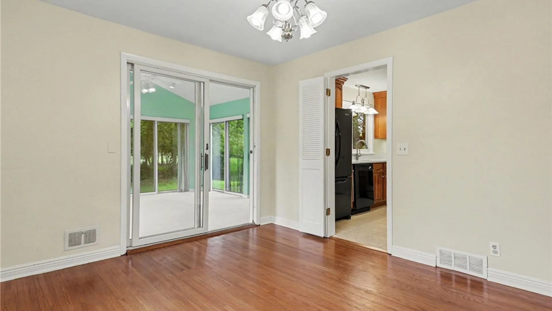 Property at 115 Dunrovin Ln, Brighton, NY 14618 10